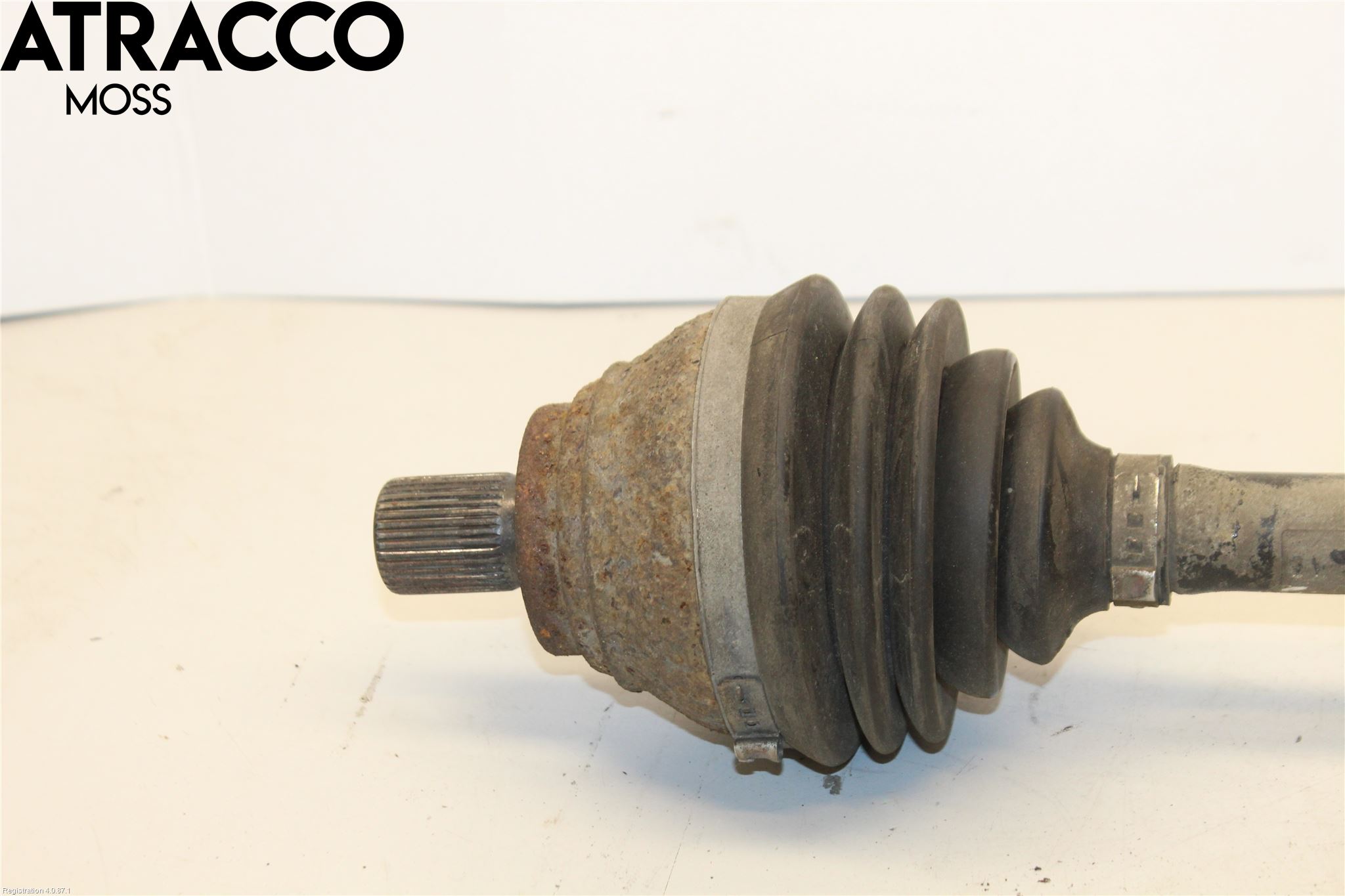 Volkswagen VW TOURAN 10-15 Drivaksel Foran Kompl Venstre