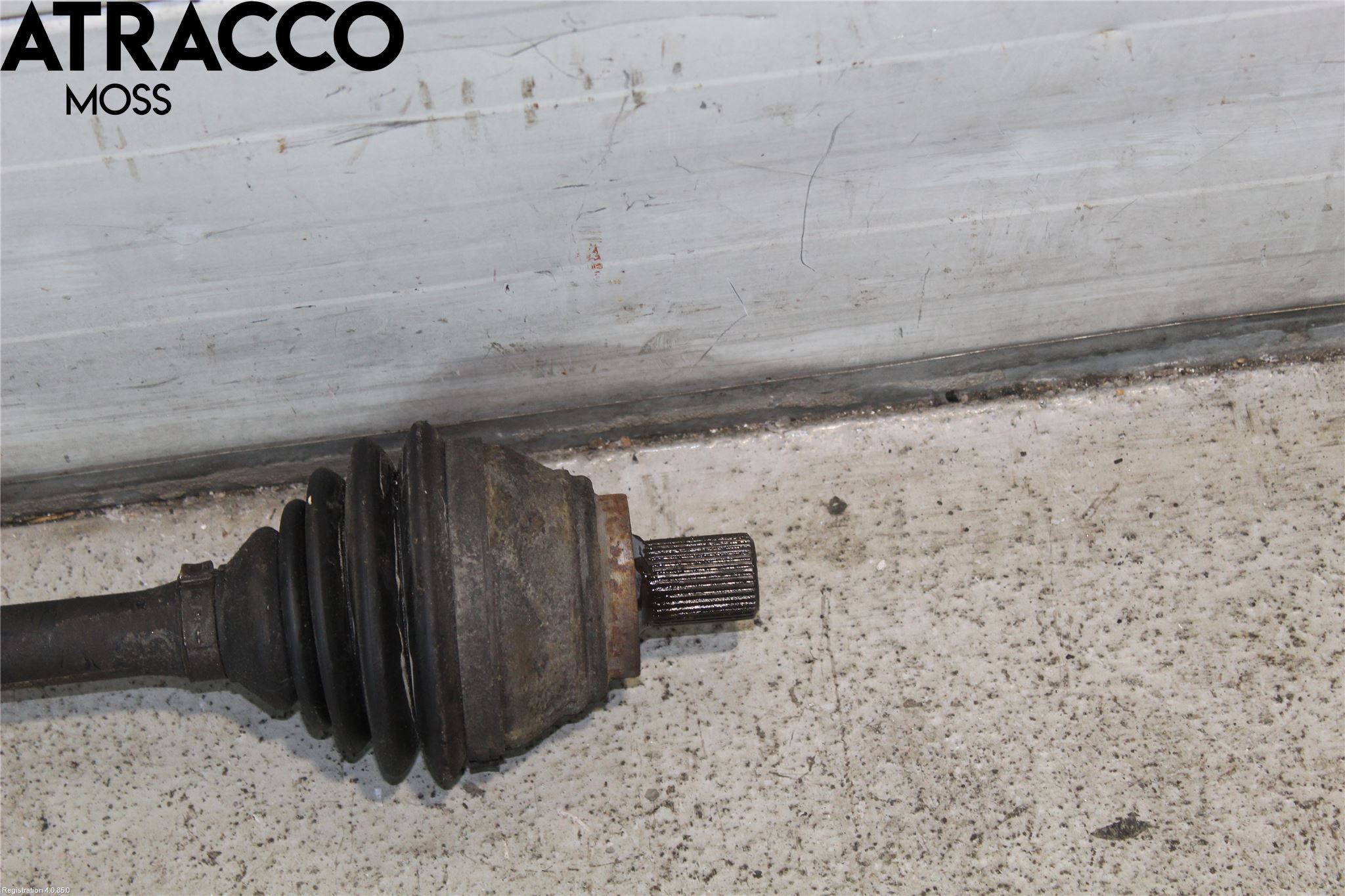 Volkswagen VW PASSAT 05-11 Drivaksel Foran Kompl Venstre