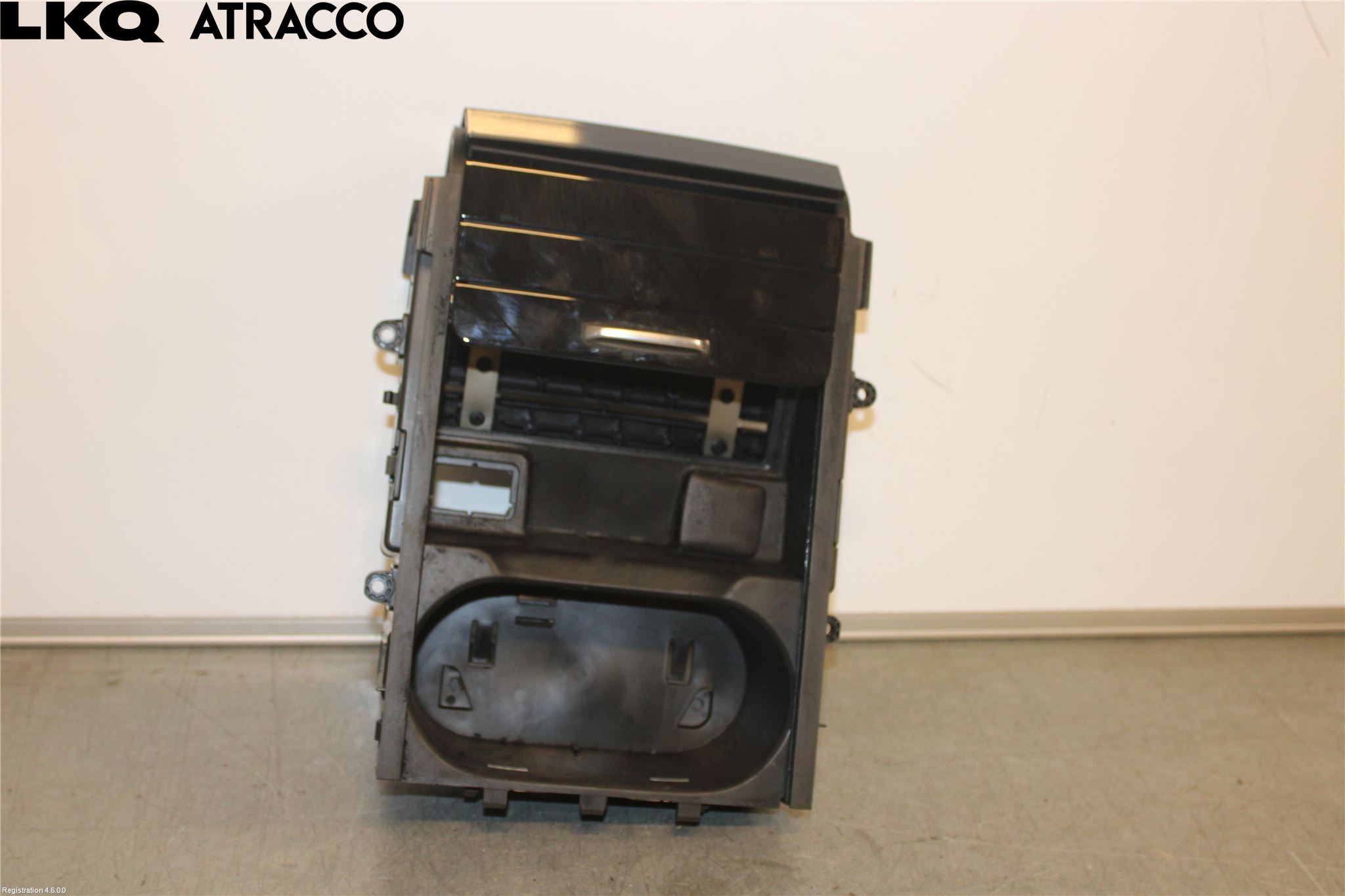 Mercedes-Benz MB EQB (X243) 22- Innr Koppholder