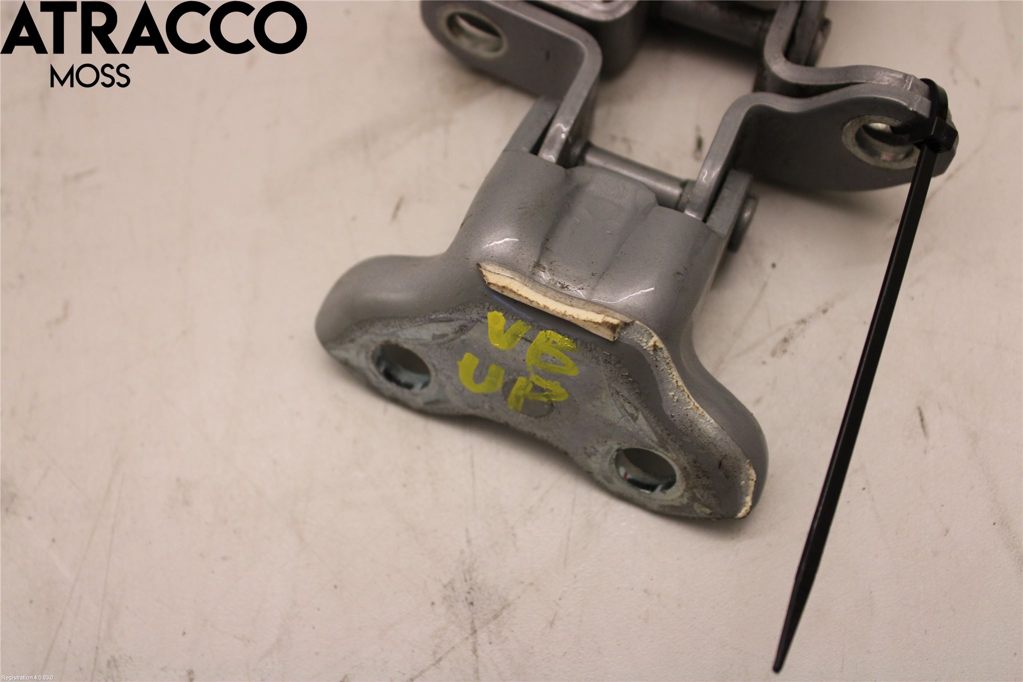 Toyota AURIS 13-19 Dørhengsel