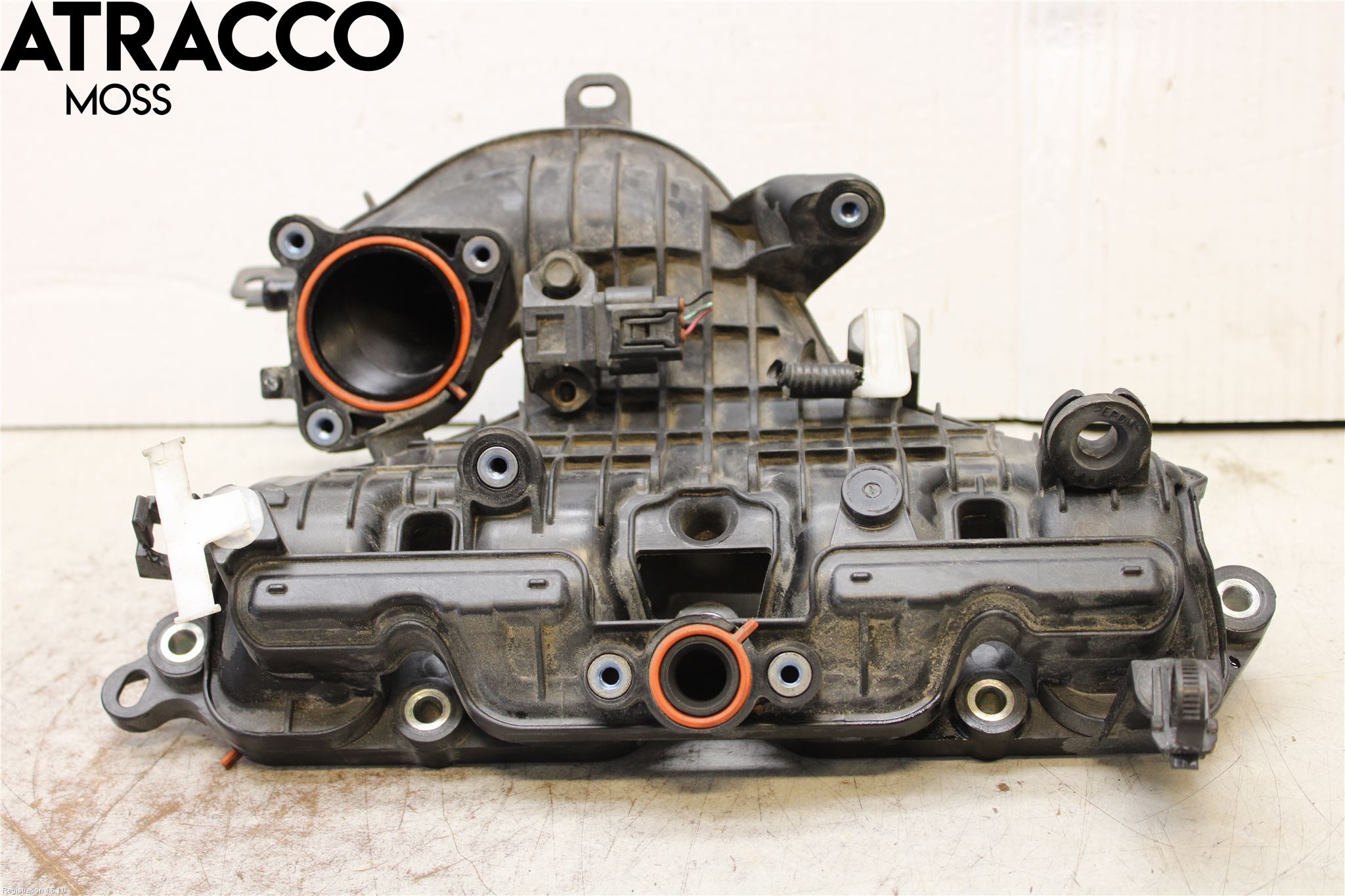 Toyota YARIS XP130 12-14 Innsugningsmanifold