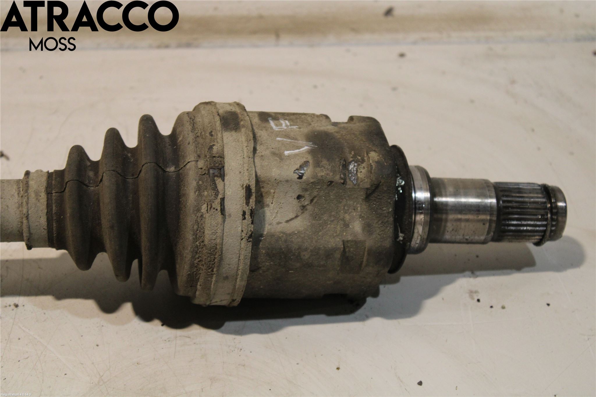 Toyota HILUX 05-16 Drivaksel Foran Kompl Venstre