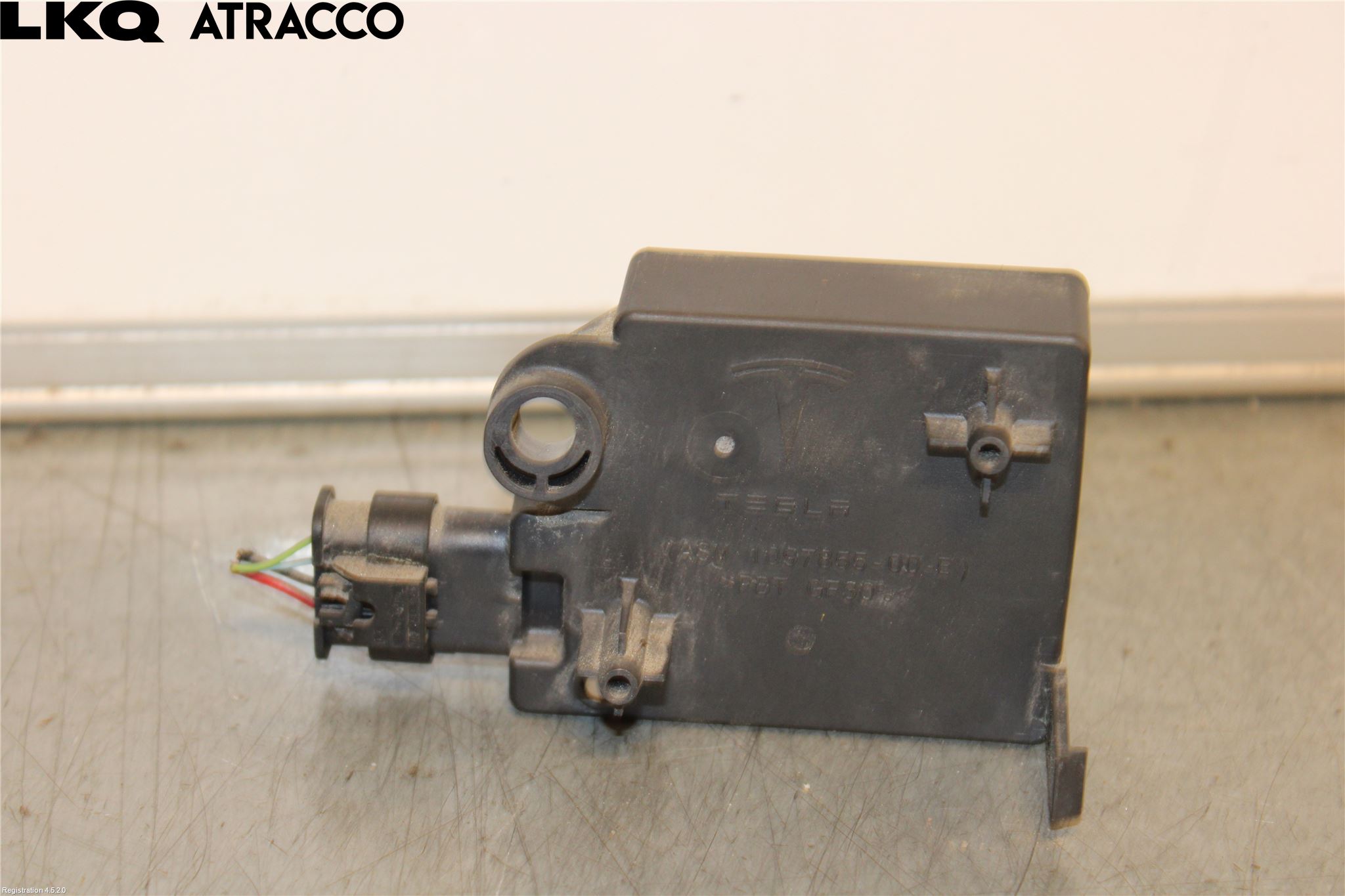 Tesla MODEL 3 17- Styreenhet Parkering