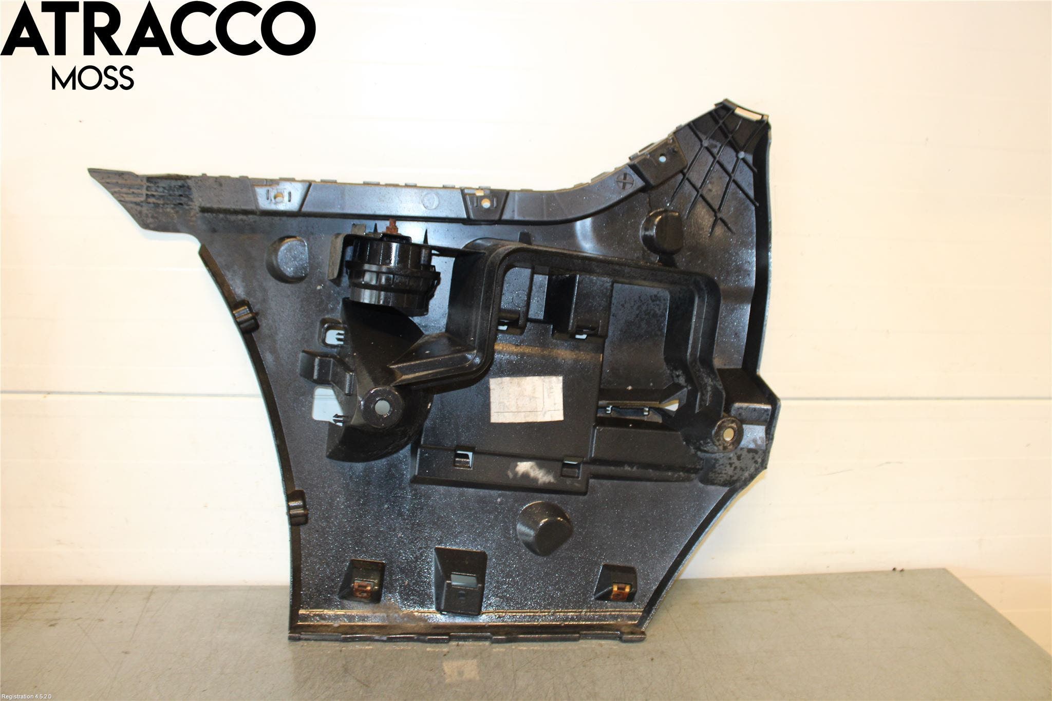 BMW 5 F10/F11/F18 09-17 Støtfanger Bak Feste