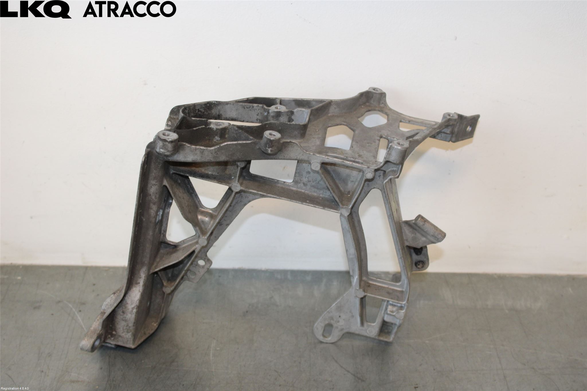 Mercedes-Benz MB C-KLASS (W205) 14-21 Frontlykt Holder-Feste