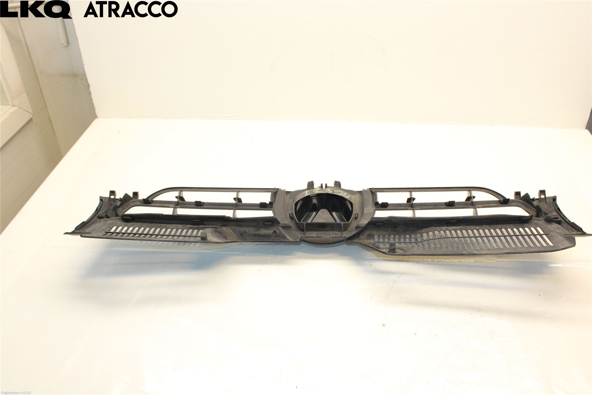 Volkswagen VW GOLF V 04-09 Grill Komplett