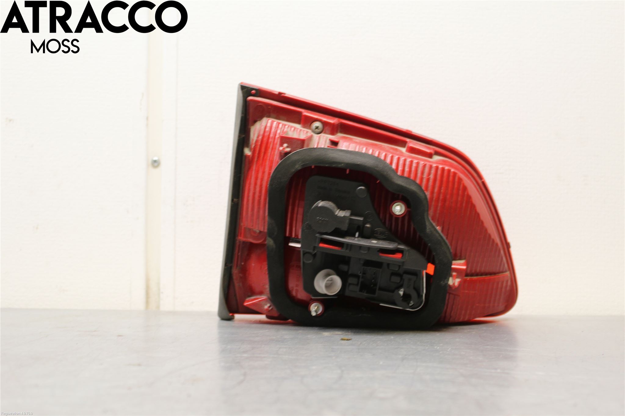 Volkswagen VW TOURAN 10-15 Baklykt Høyre  På Luke(Indre)