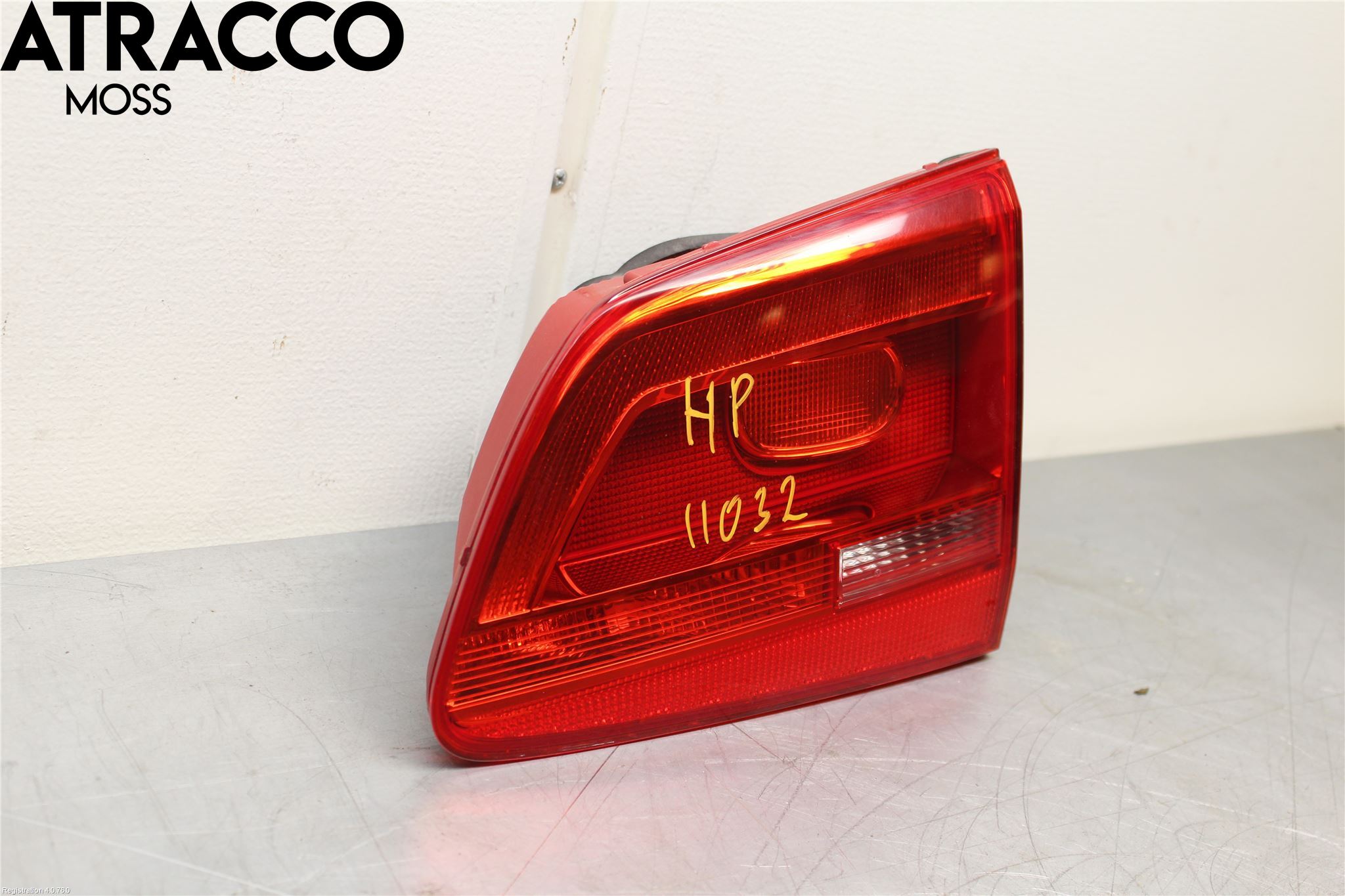 Volkswagen VW TOURAN 10-15 Baklykt Høyre  På Luke(Indre)