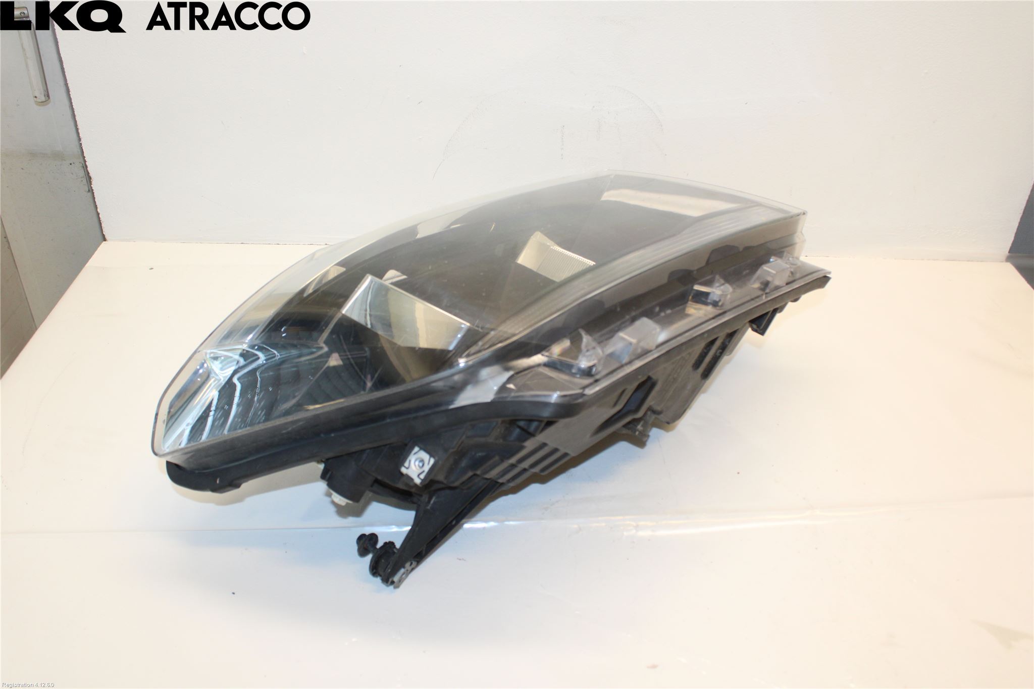 Volkswagen VW CRAFTER II / E-CRAFTER 17- Frontlykt Høyre