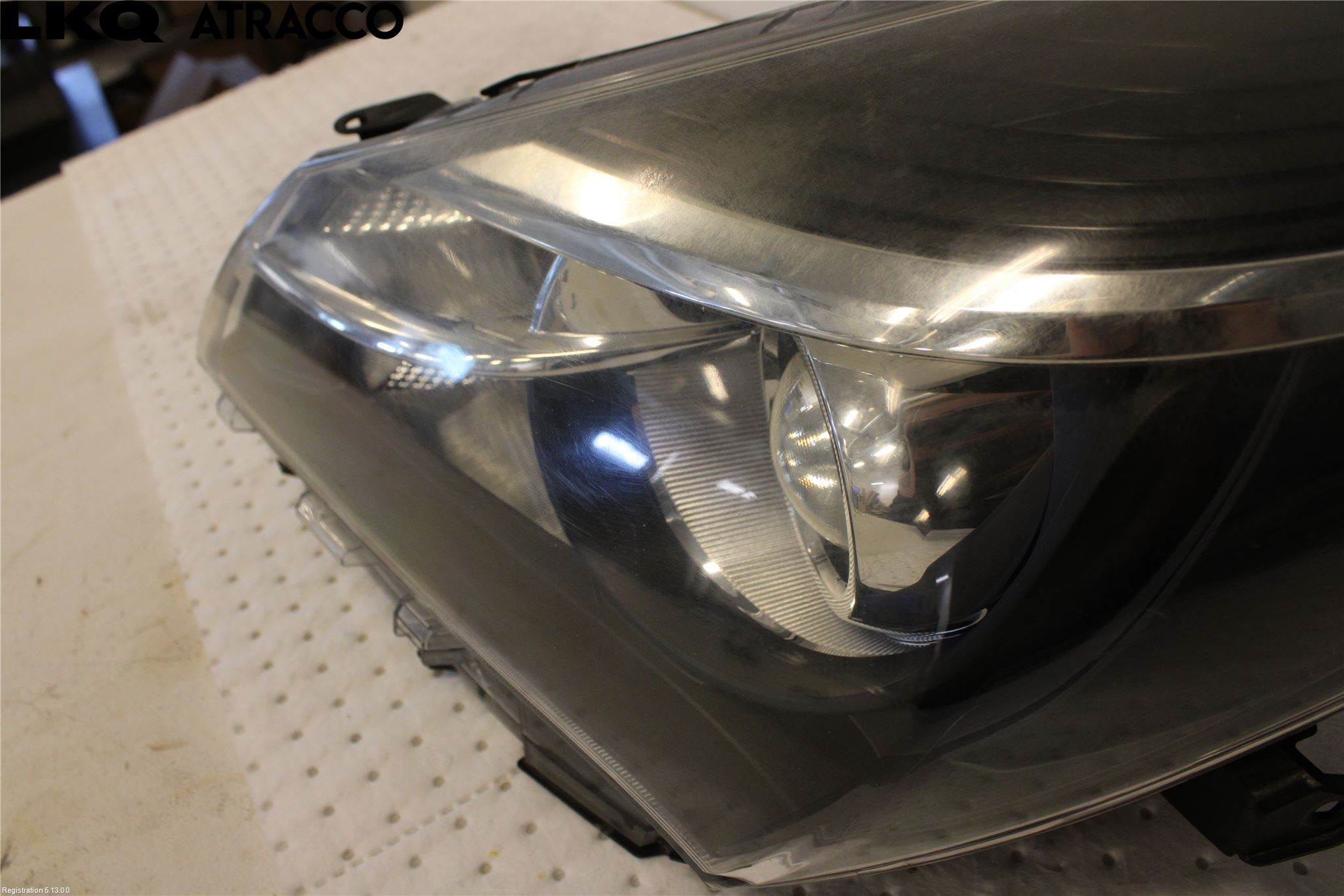Toyota YARIS XP130 15-20 Frontlykt Venstre