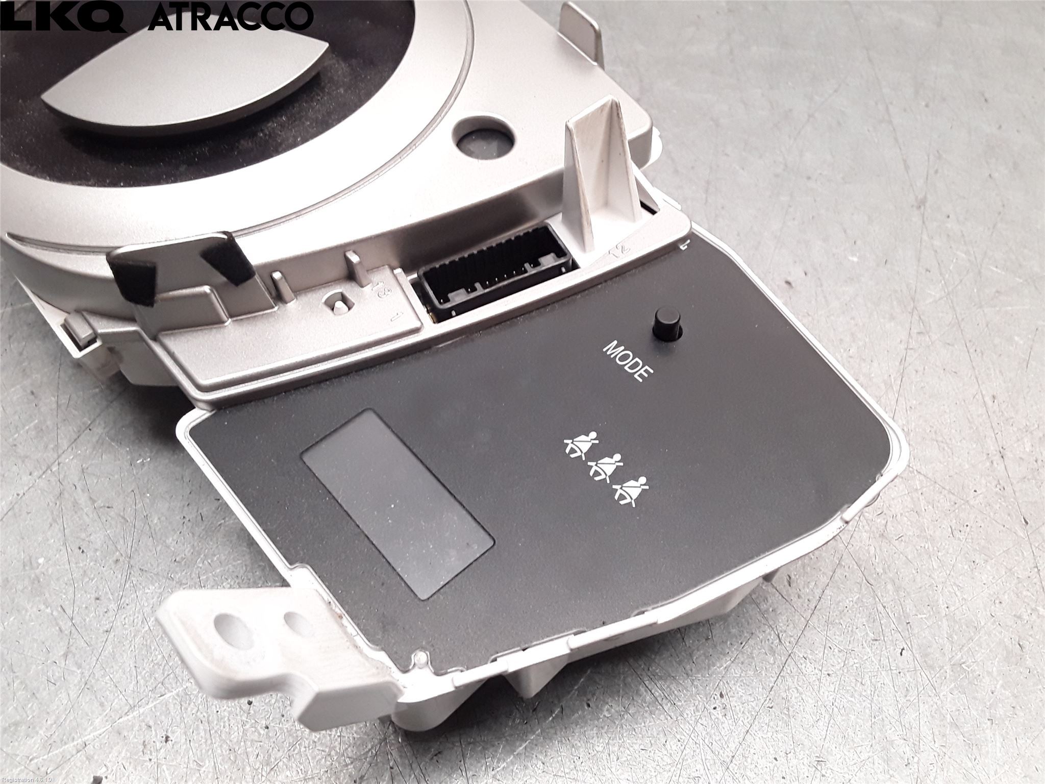 Toyota URBAN CRUISER Instrumentkonsoll Midt