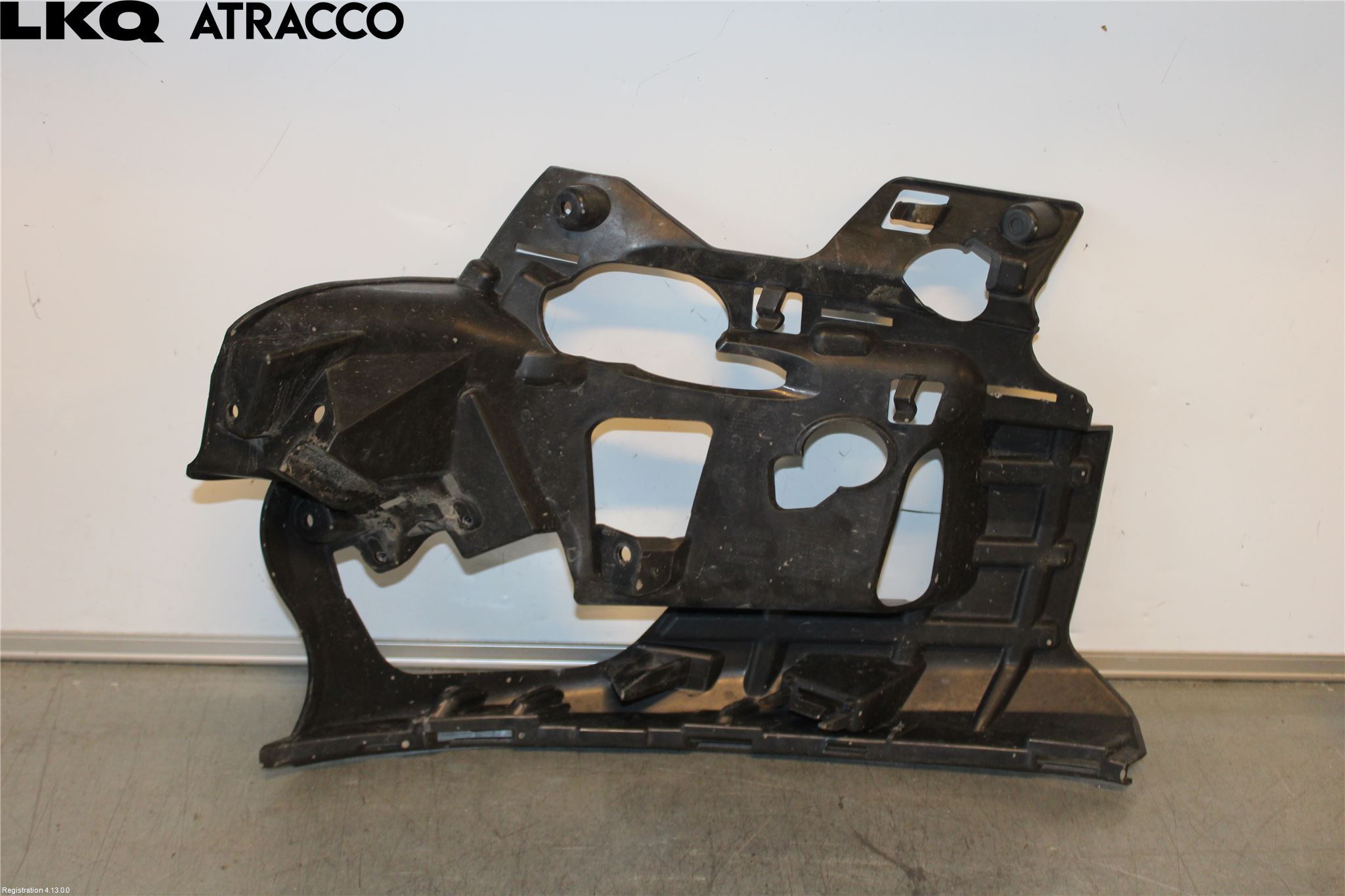 Volvo V60 CROSS COUNTRY 16-18 Støtfanger Foran Feste