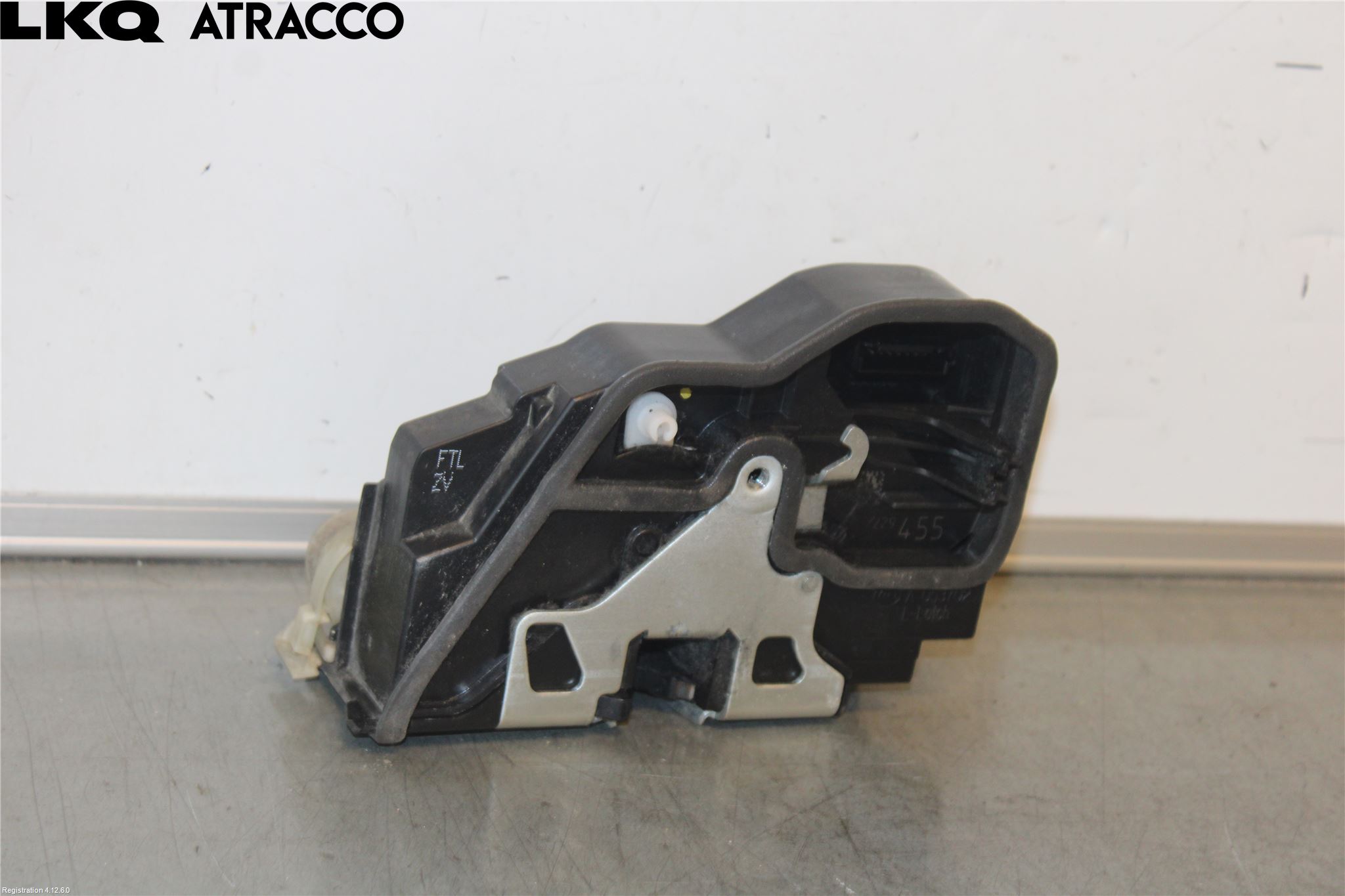BMW 3 F30/F31/F80 12-19 Dørlås - Låsekasse