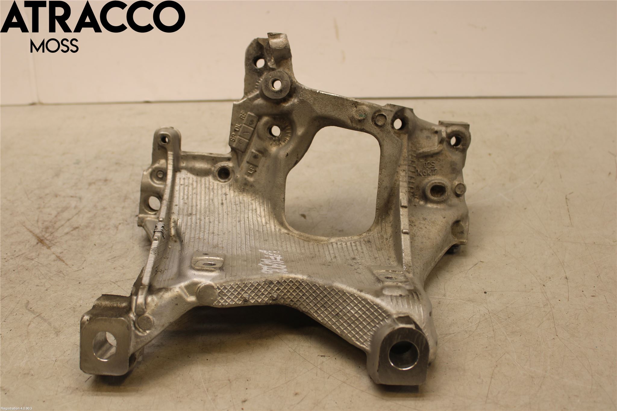 Audi A4 12-15 Forstillingsbjelke(Tvergående)