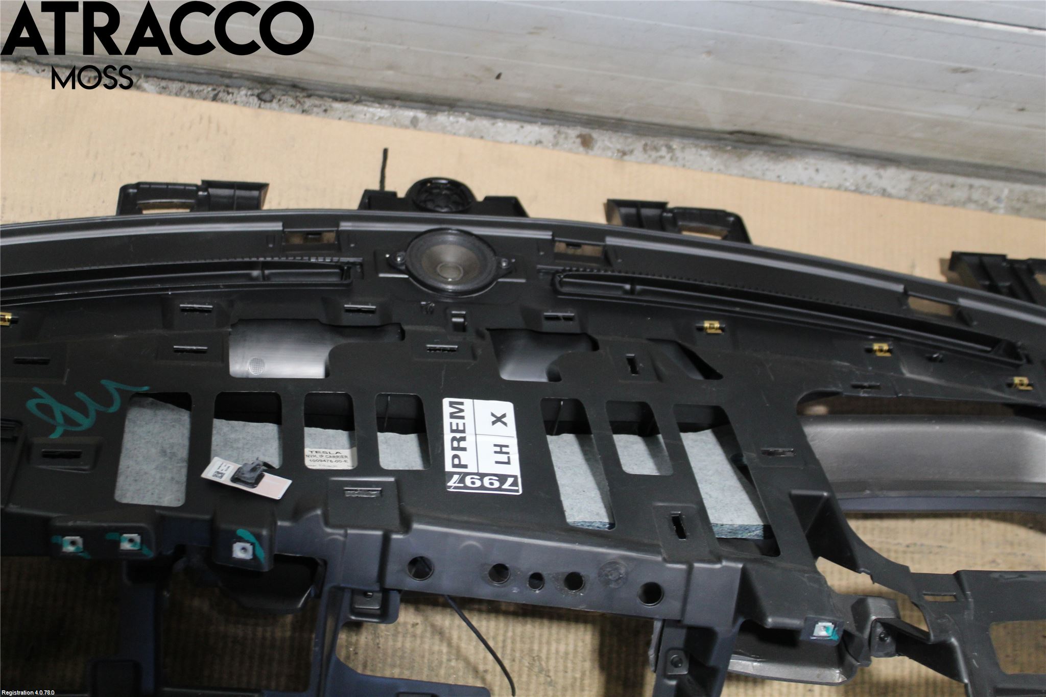 Tesla MODEL X 16- Dashbord