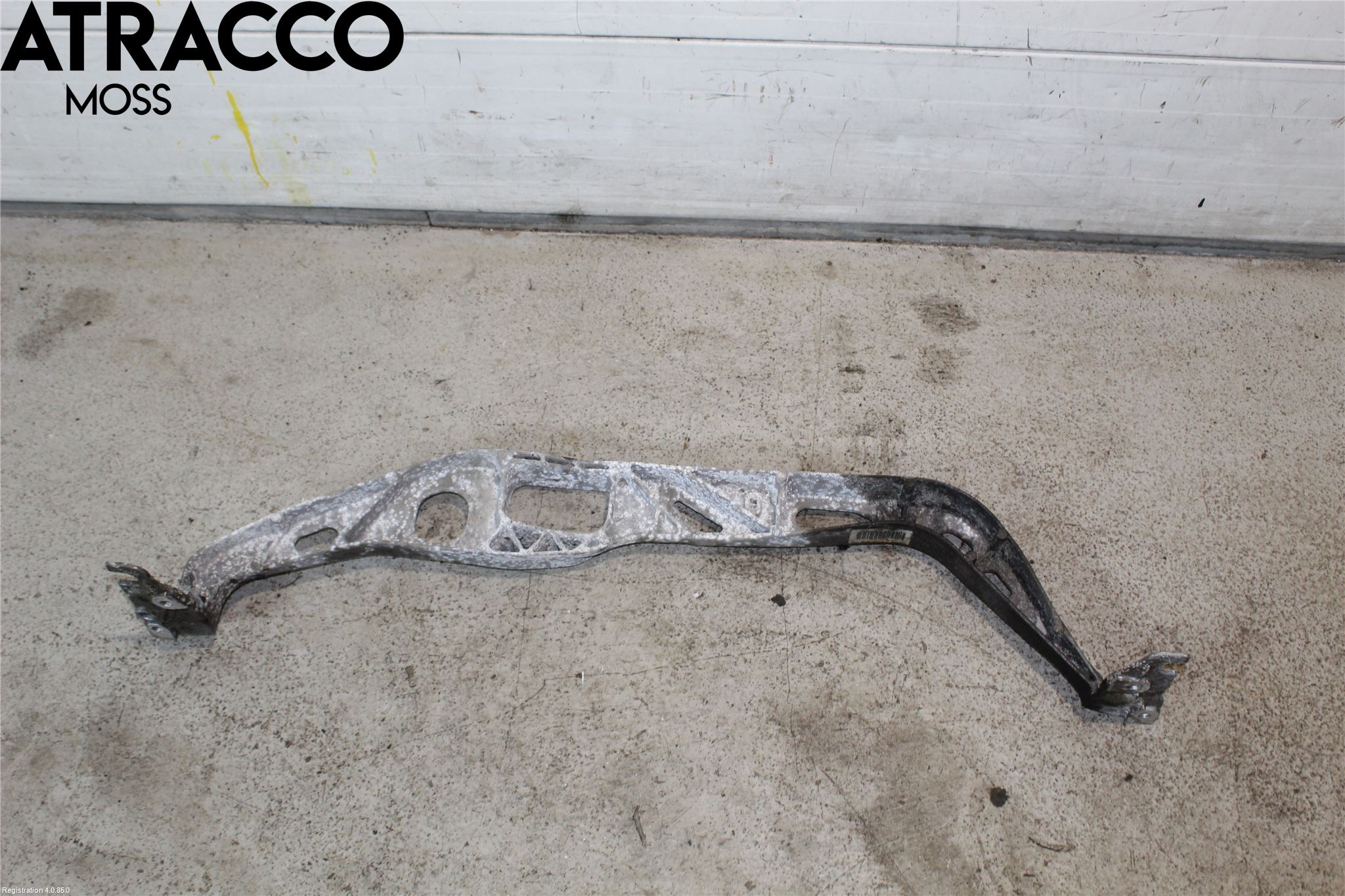 Audi A4/S4 08-11 Motorbjelke (Langs Gående )