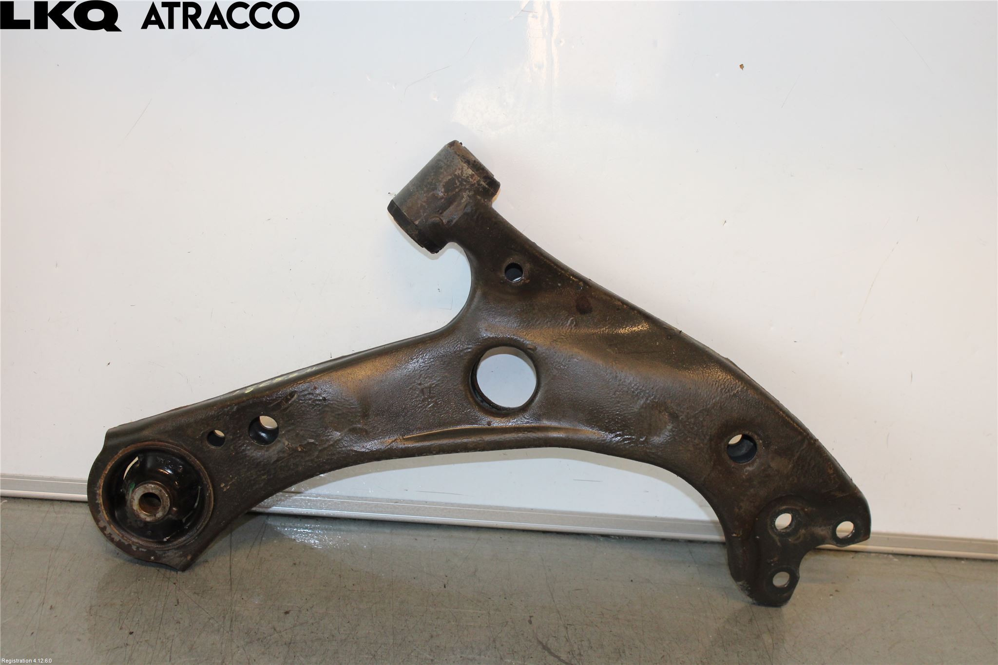 Toyota COROLLA 19- Bærearm Foran Høyre Nedre