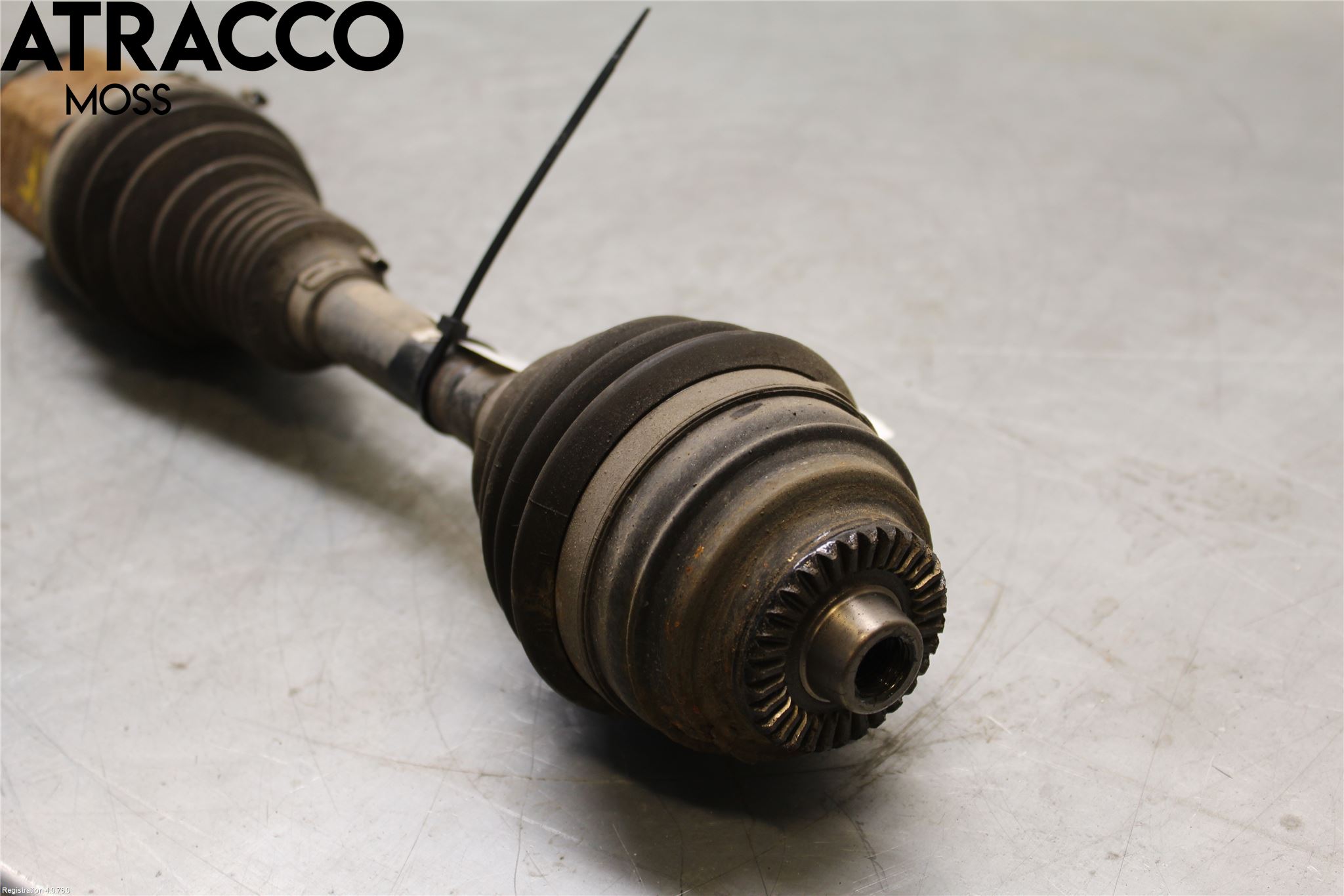 BMW X1 E84 10-15 Drivaksel Foran Kompl Høyre