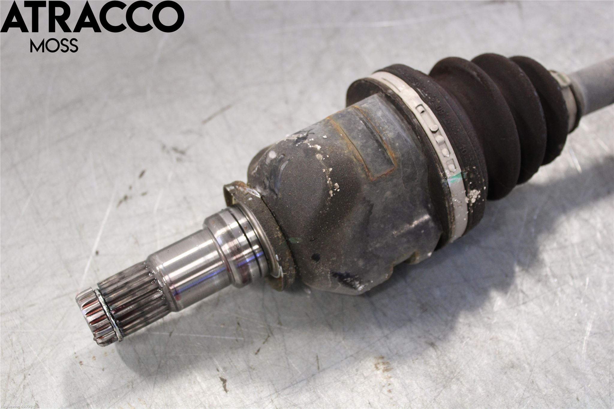 Toyota YARIS XP130 15-20 Drivaksel Foran Kompl Venstre