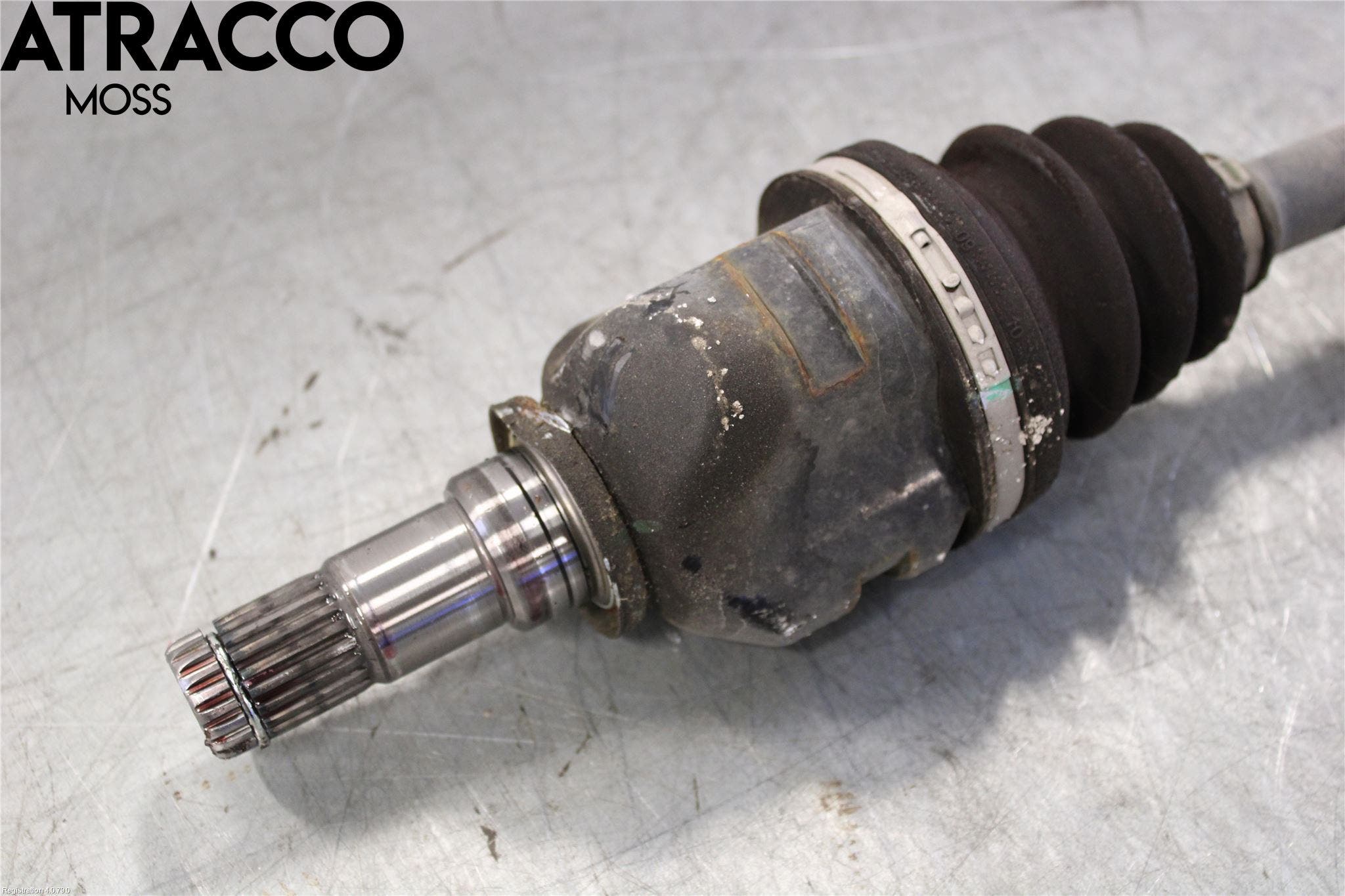 Toyota YARIS XP130 15-20 Drivaksel Foran Kompl Venstre