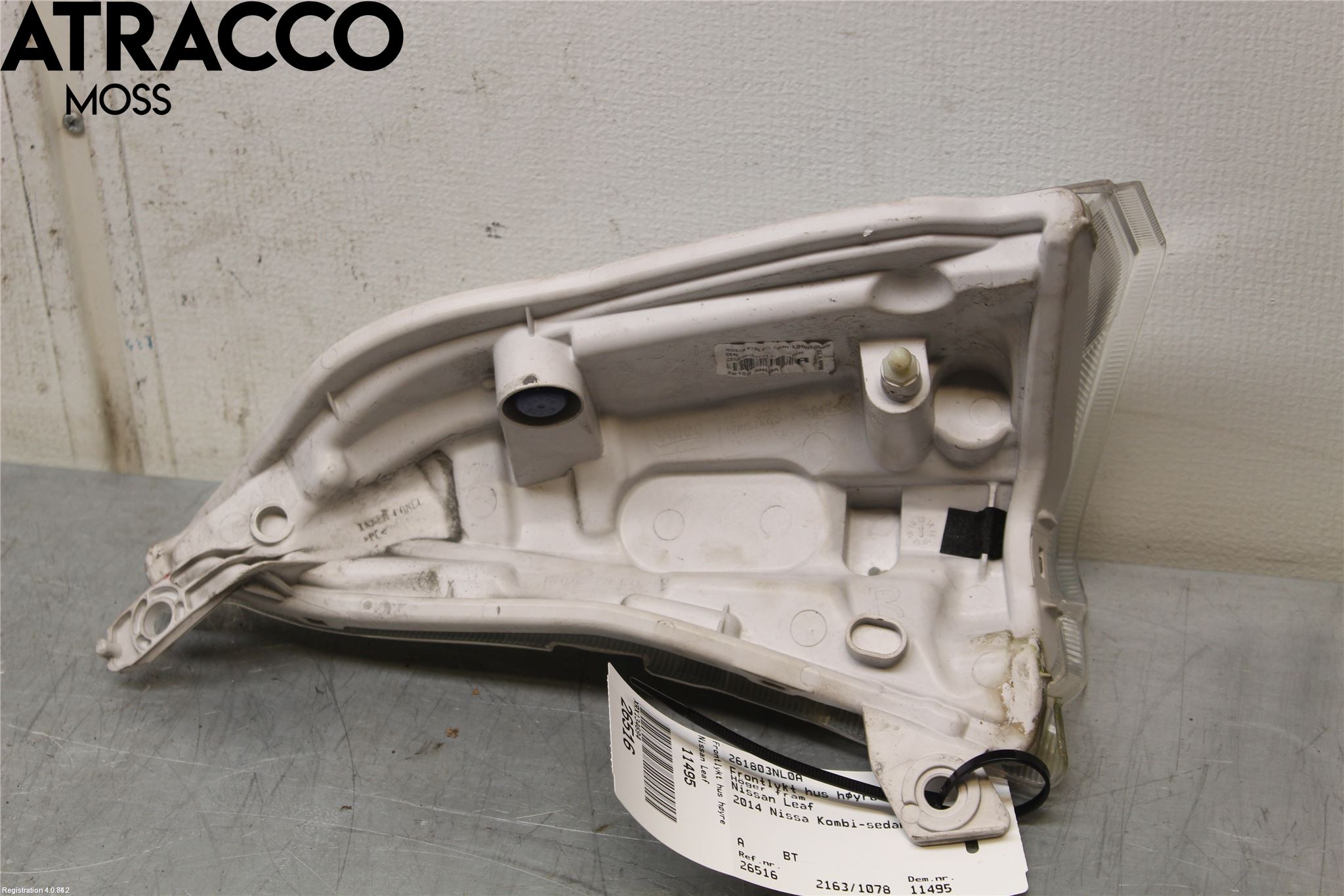 Nissan LEAF 11-17 Frontlykt Hus Høyre