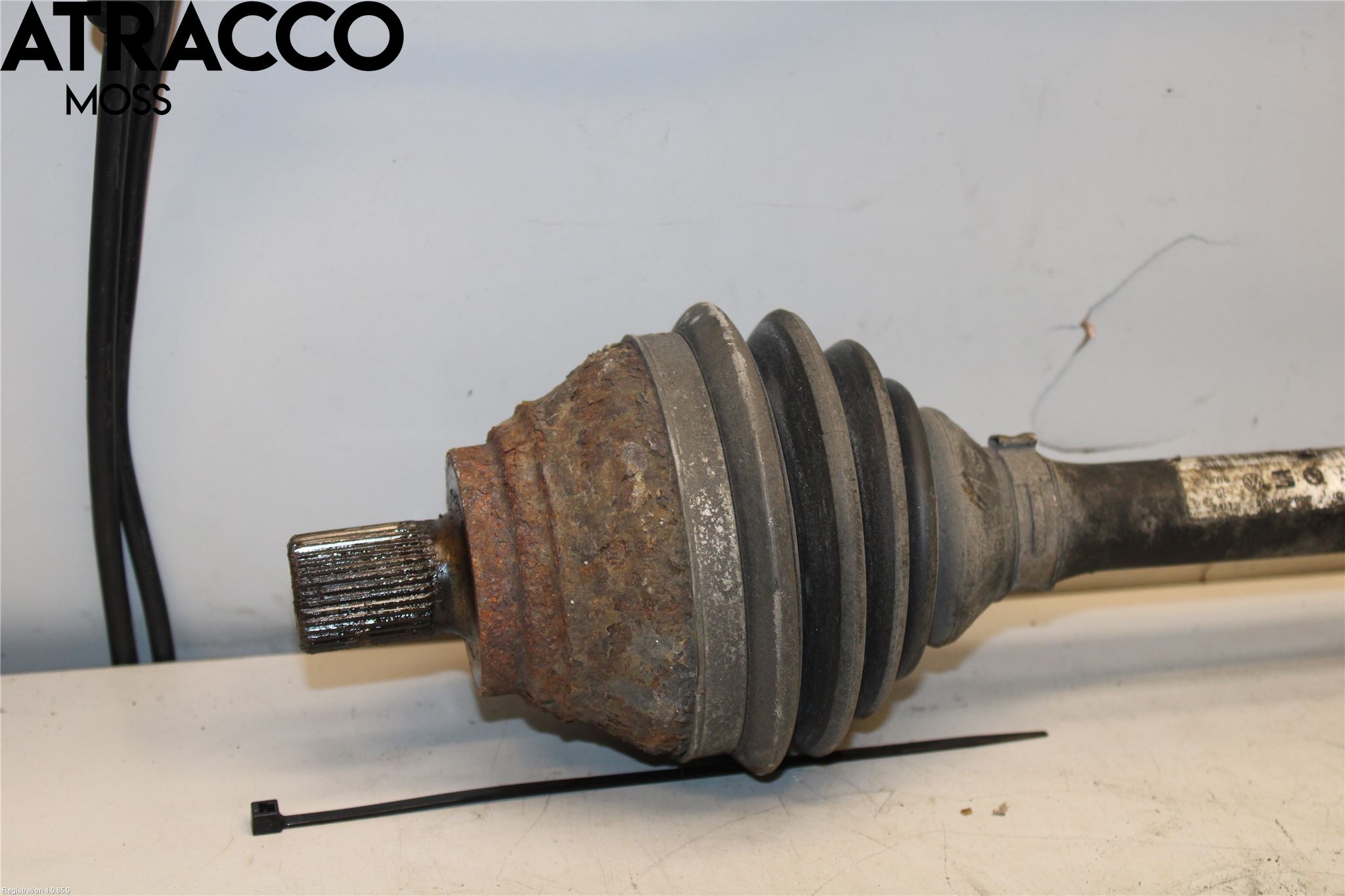 Volkswagen VW PASSAT 05-11 Drivaksel Foran Kompl Venstre