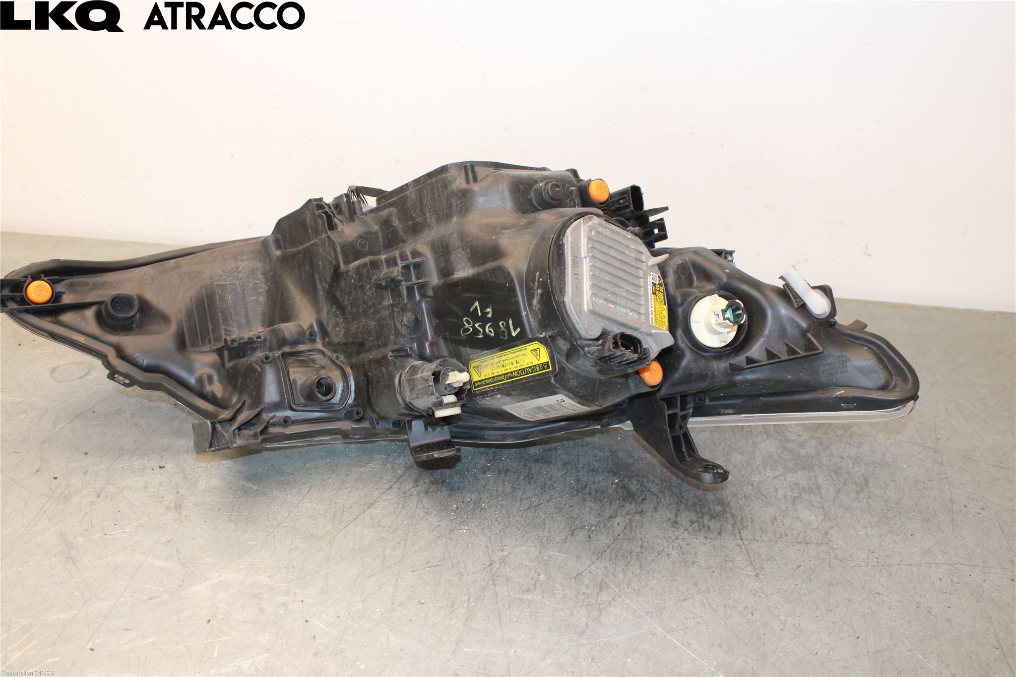Toyota AURIS 13-19 Frontlykt Venstre