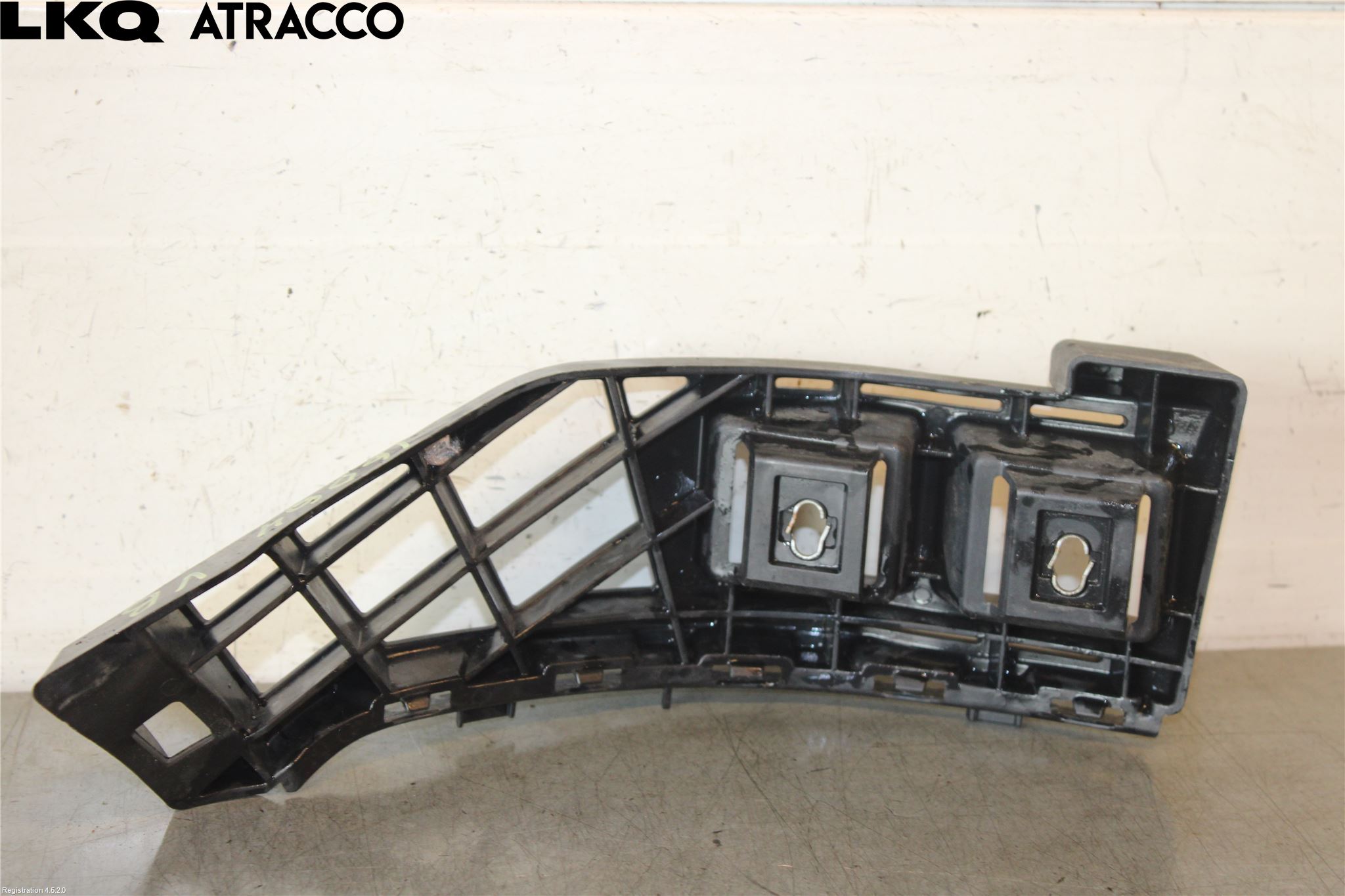 Mercedes-Benz MB E-KLASS (W212) 09-16 Støtfanger Bak Feste