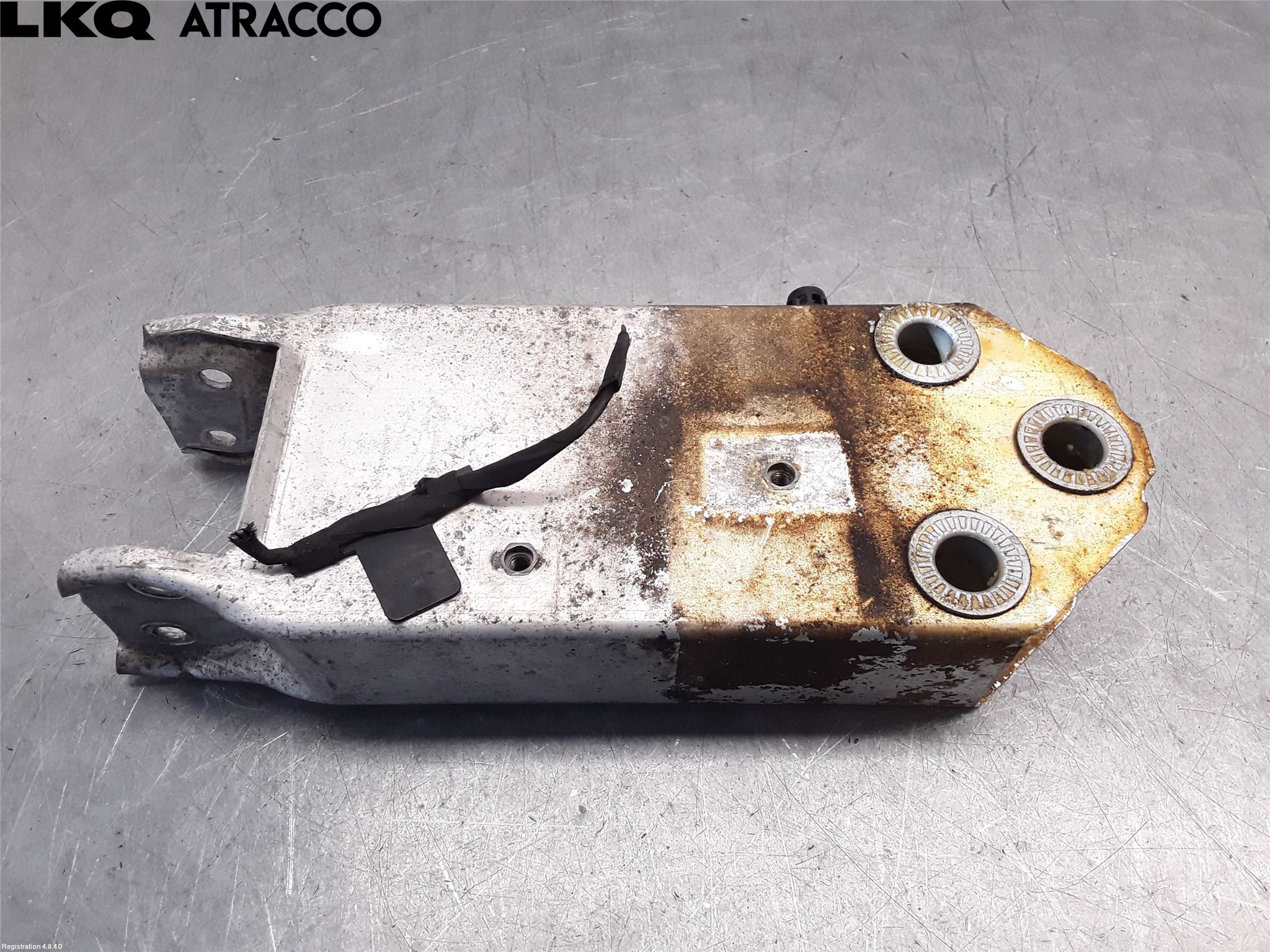 BMW 5 F10/F11/F18 09-17 Støtfanger Foran Feste