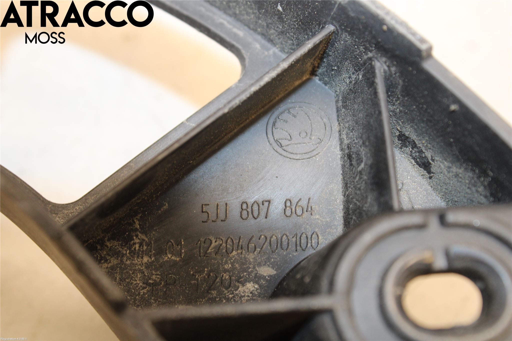 Skoda RAPID Støtfangerfeste Bak Høyre