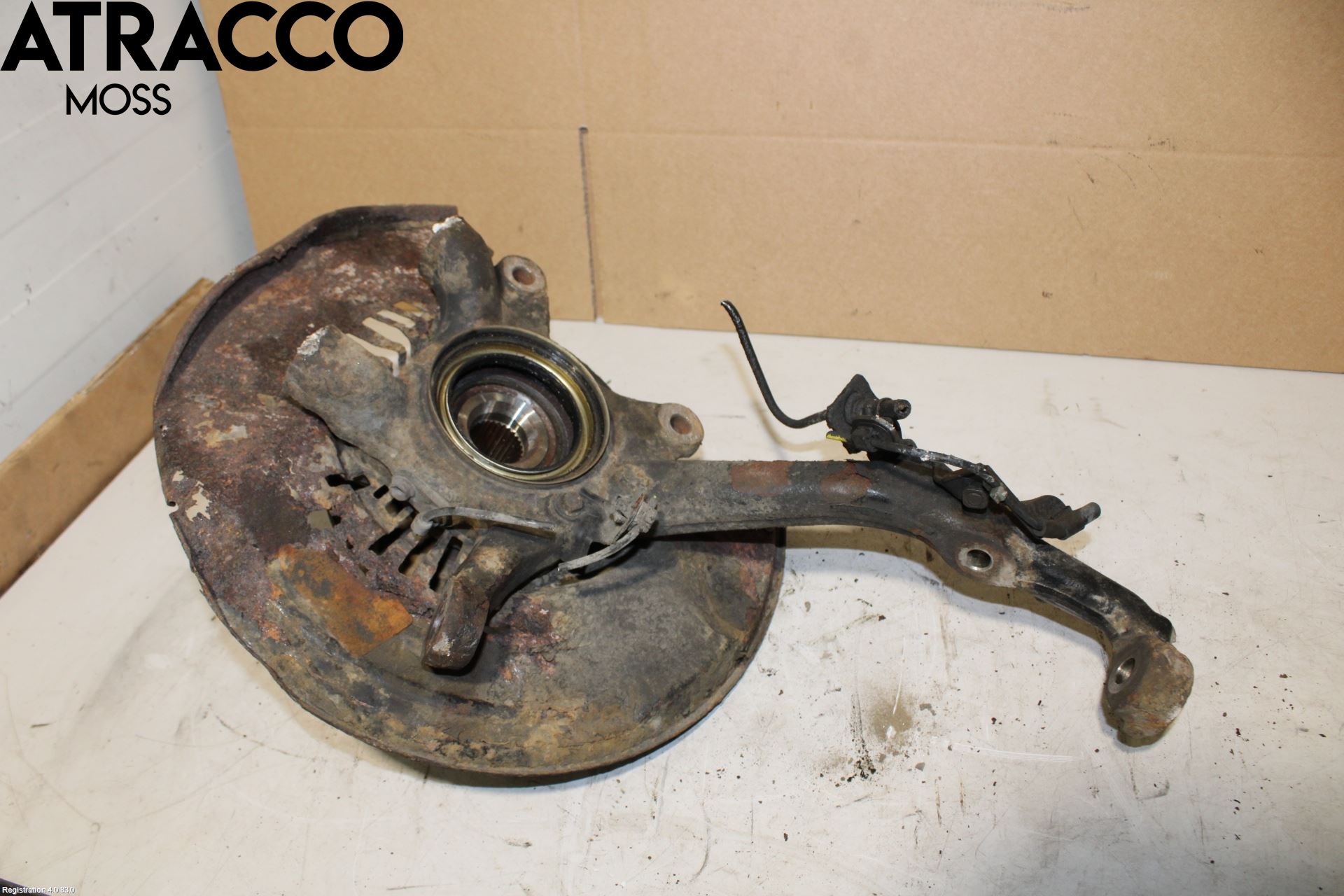 Toyota HILUX 16- Spindel Vf