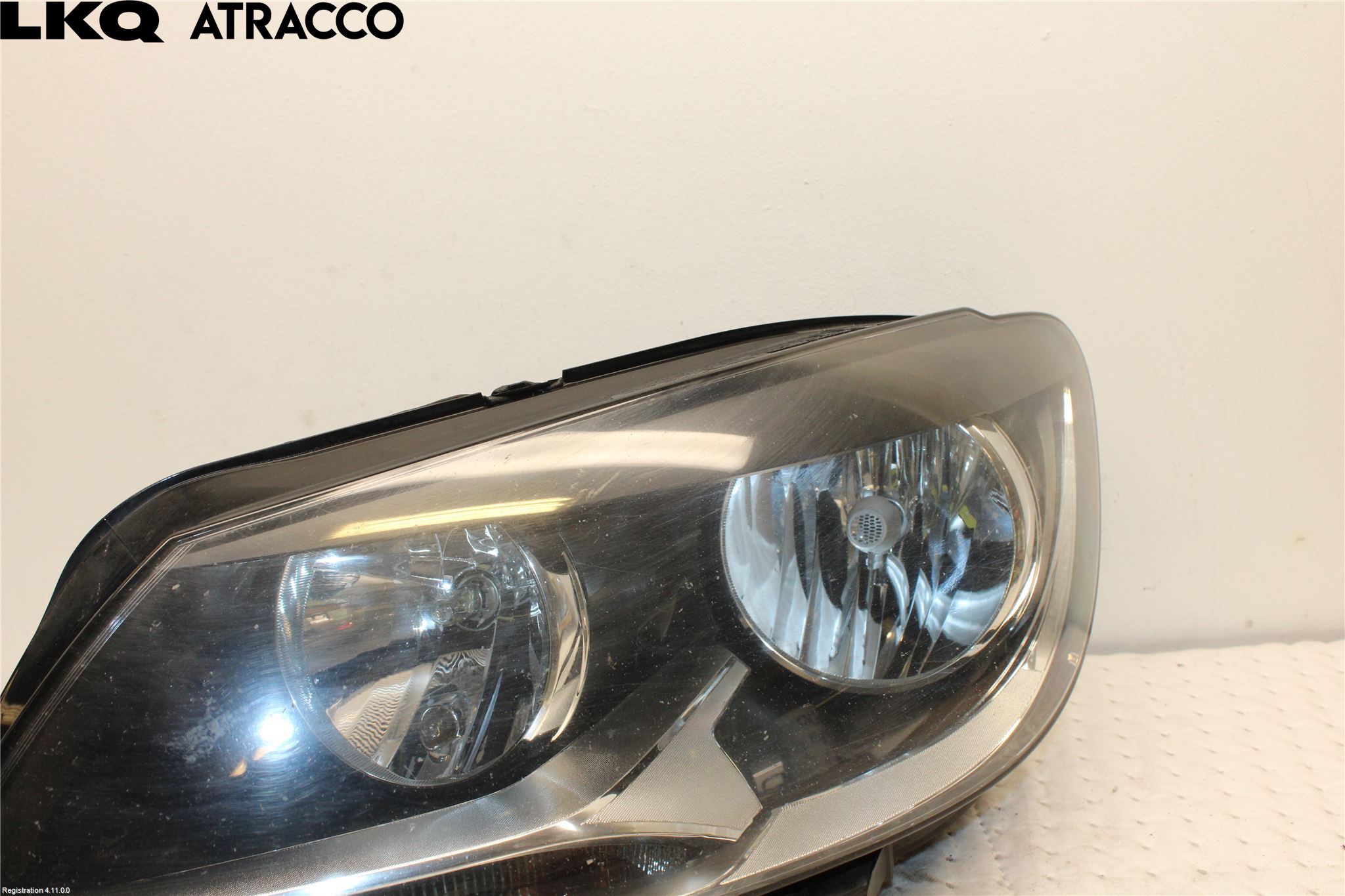 Volkswagen VW TOURAN 10-15 Frontlykt Venstre