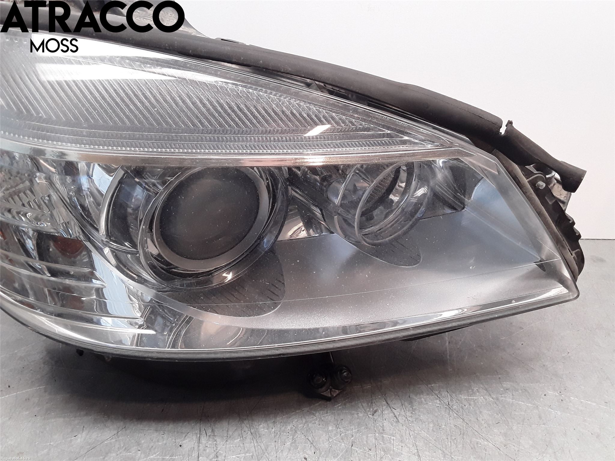 Mercedes-Benz MB C-KLASS (W204) 07-15 Frontlykt Høyre