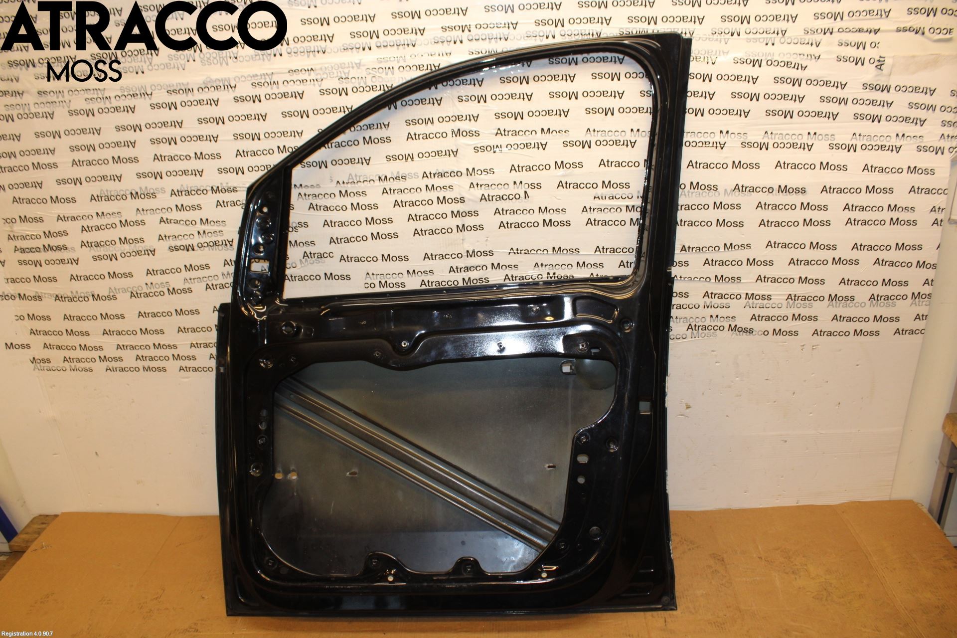 Volkswagen VW CADDY      04-10 Dør 4D Foran Høyre