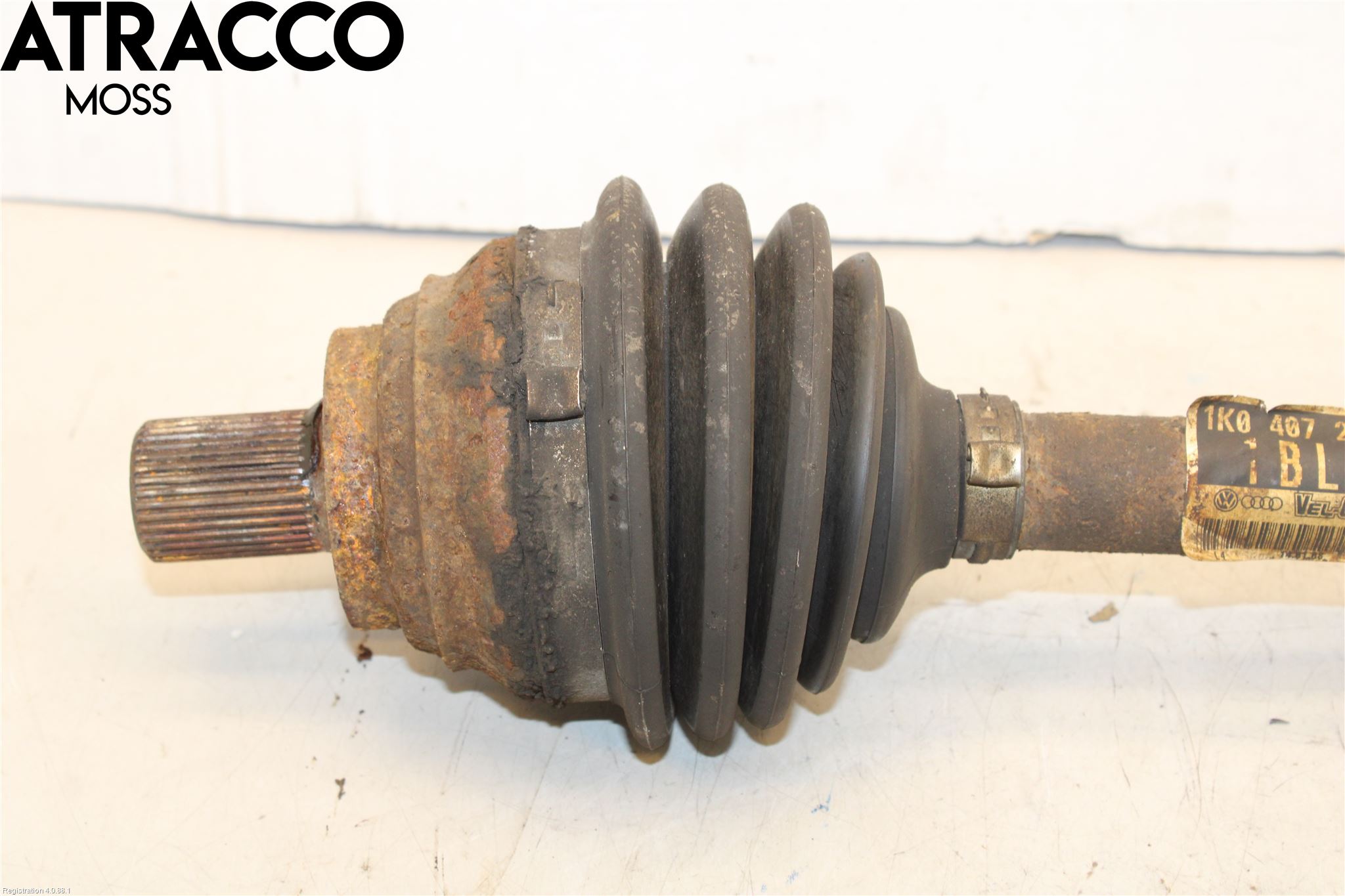 Volkswagen VW GOLF V 04-09 Drivaksel Foran Kompl Venstre