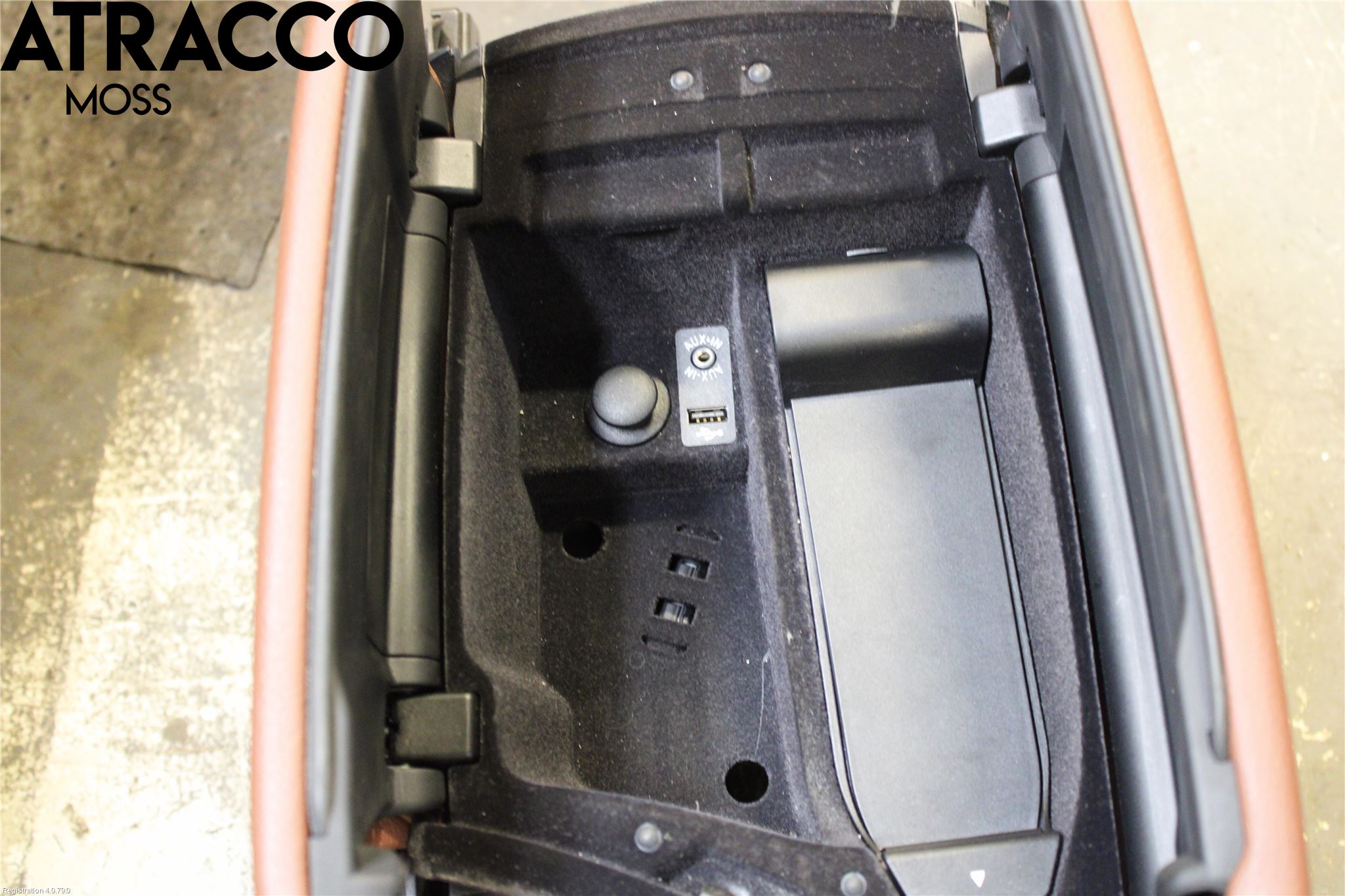 BMW 5 F10/F11/F18 09-17 Innr Konsoll-Lomme