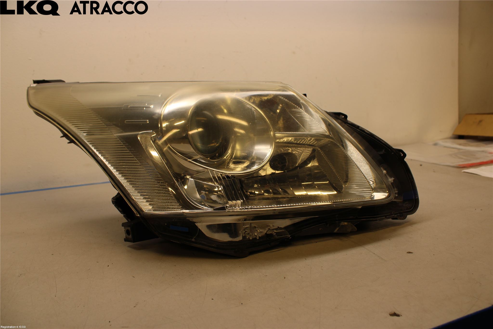 Toyota AVENSIS 09-15 Frontlykt Høyre