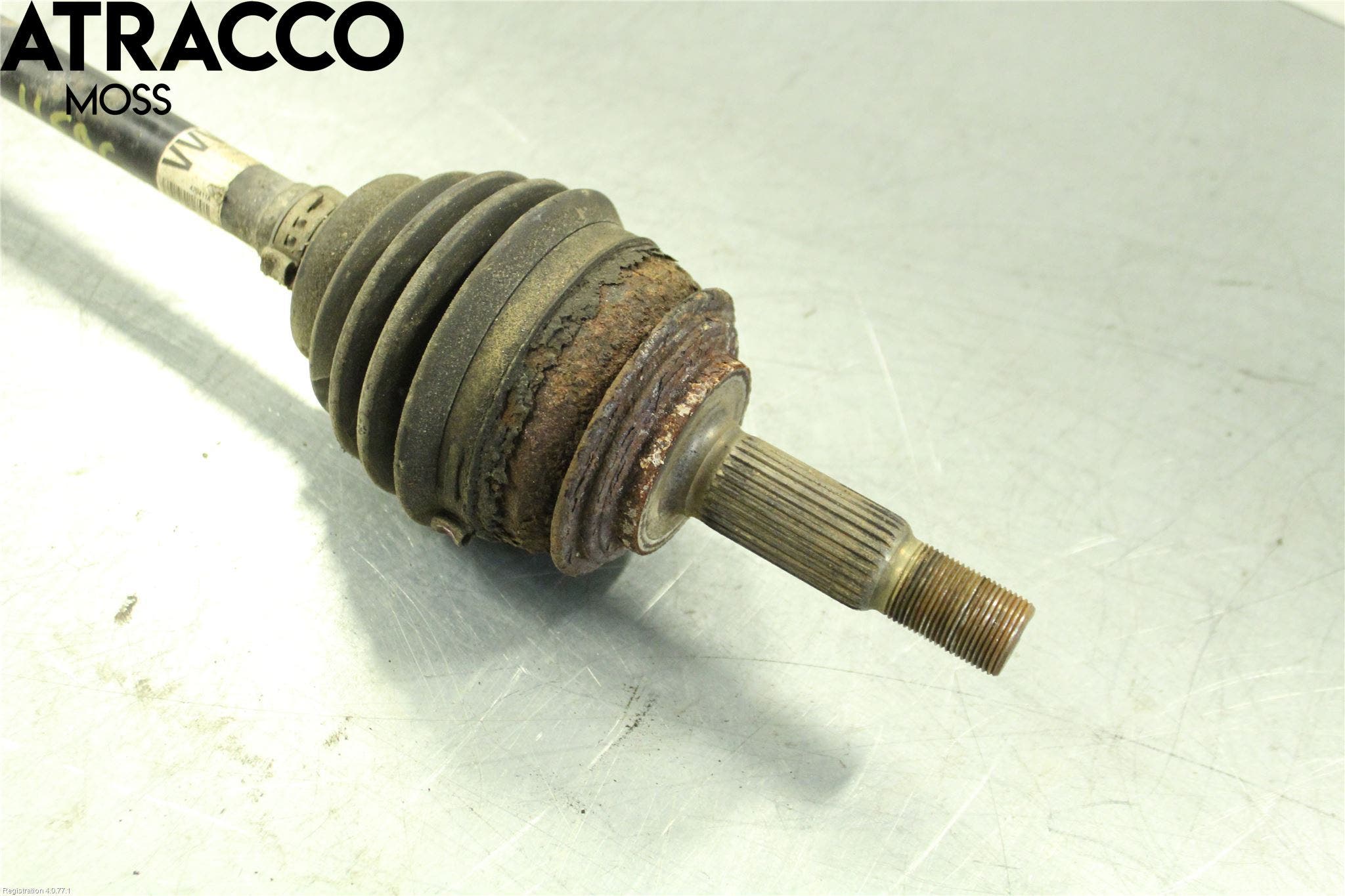 Toyota YARIS XP130 12-14 Drivaksel Foran Kompl Venstre