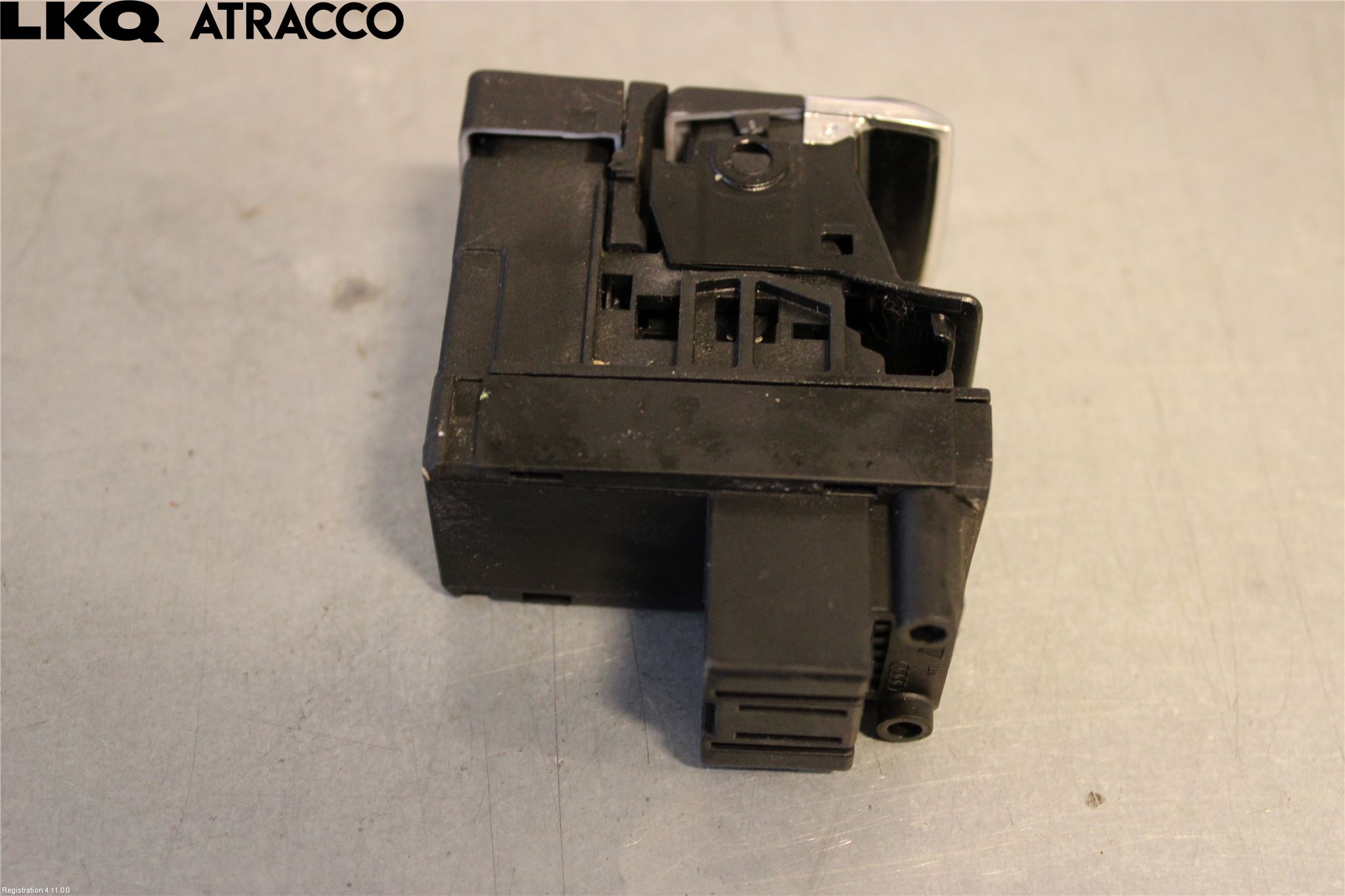 Toyota bZ4X EA10 22- Bryter Parkeringsbrems