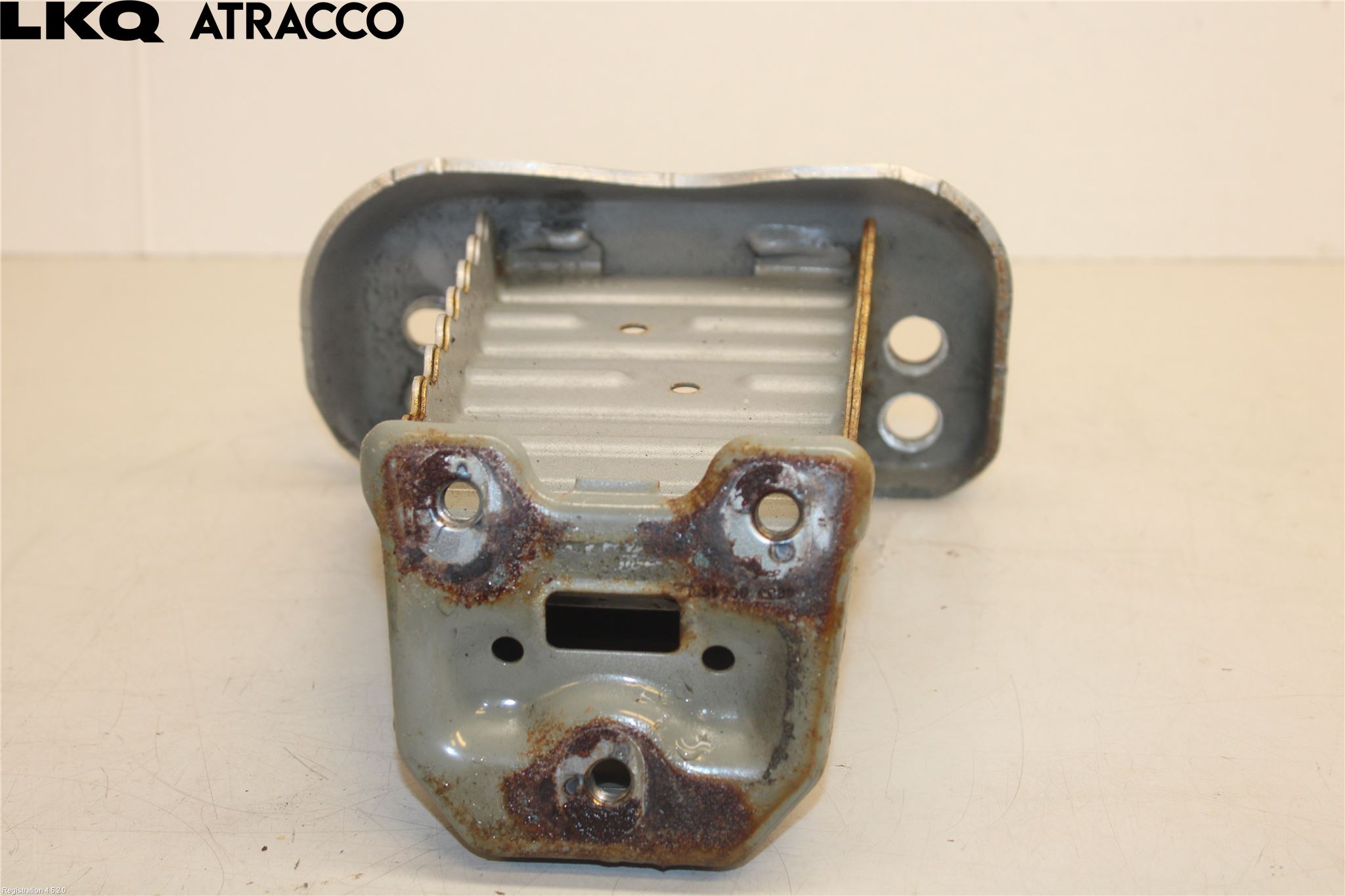 Toyota YARIS XP130 15-20 Støtfanger Foran Feste