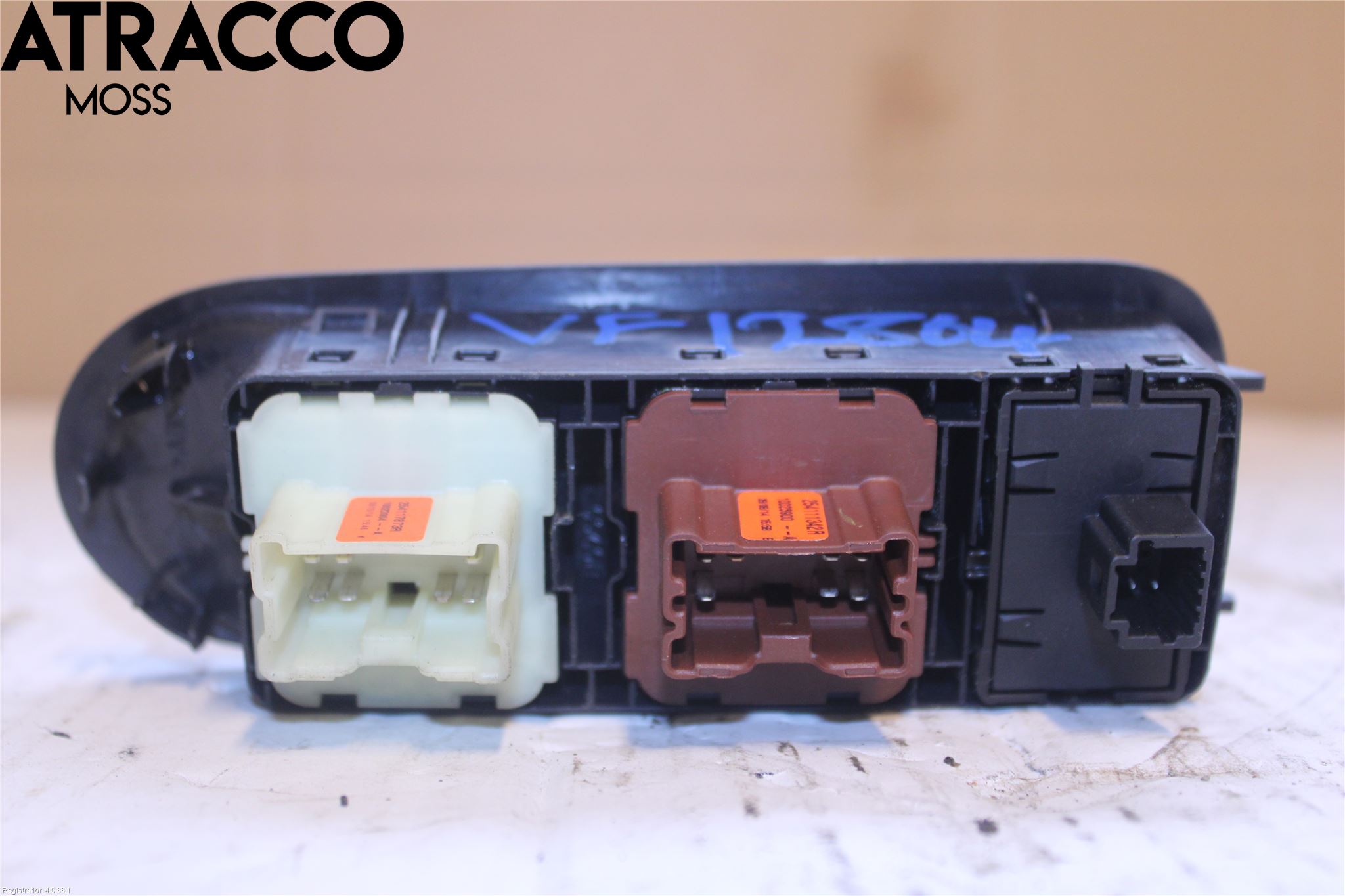 Dacia DUSTER 10-17 Bryter Vindusheis