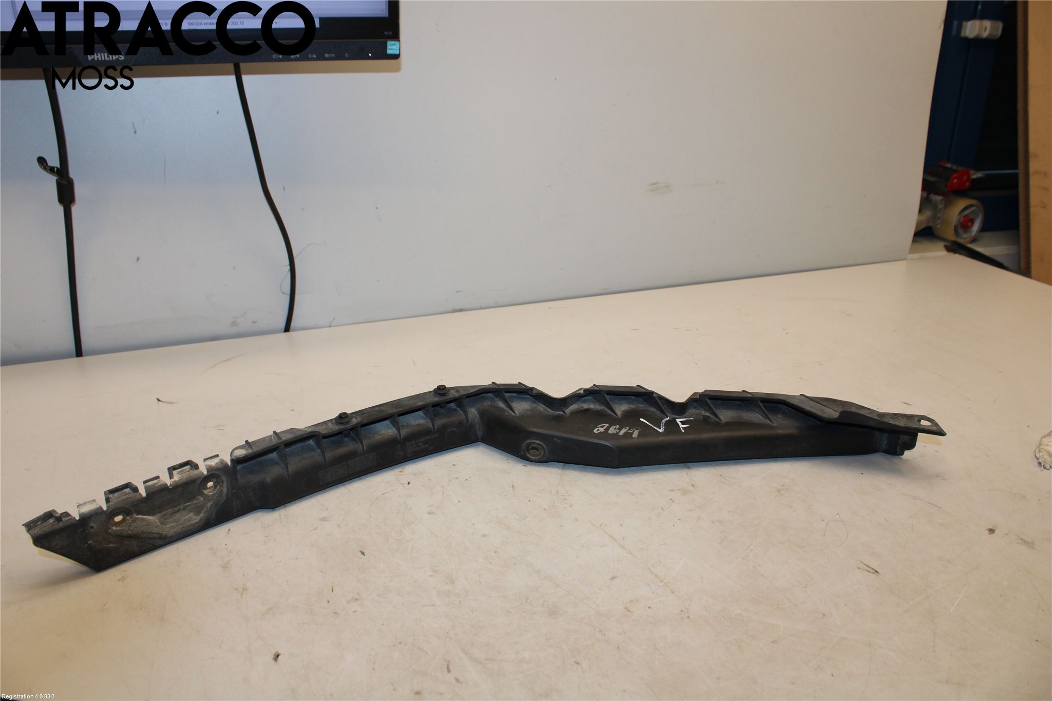 Skoda OCTAVIA (1Z) 05-13 Støtfangerfeste Foran Venstre