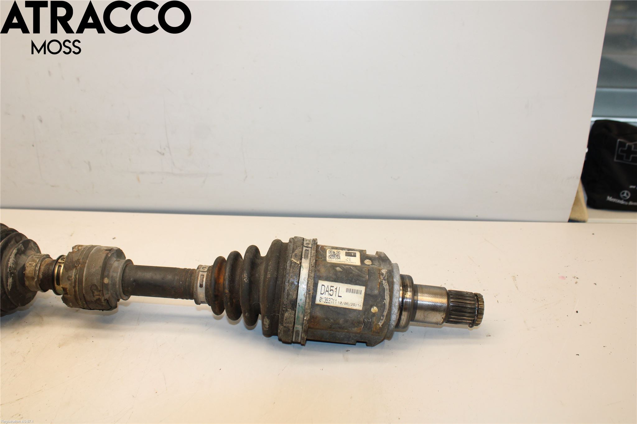 Toyota YARIS XP130 12-14 Drivaksel Foran Kompl Venstre