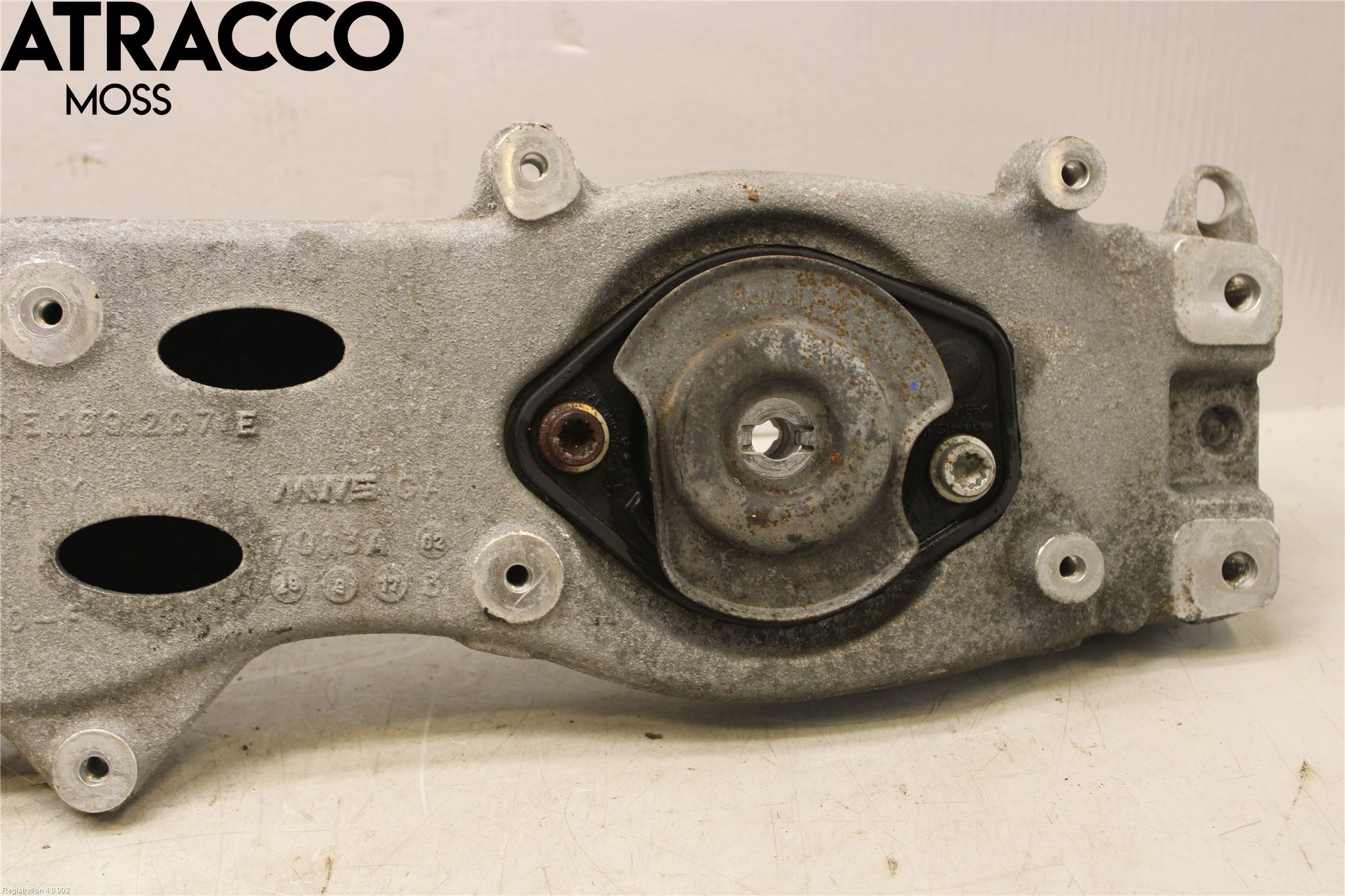 Volkswagen VW GOLF / E-GOLF VII 13-20 Motor Feste Stål-Alu