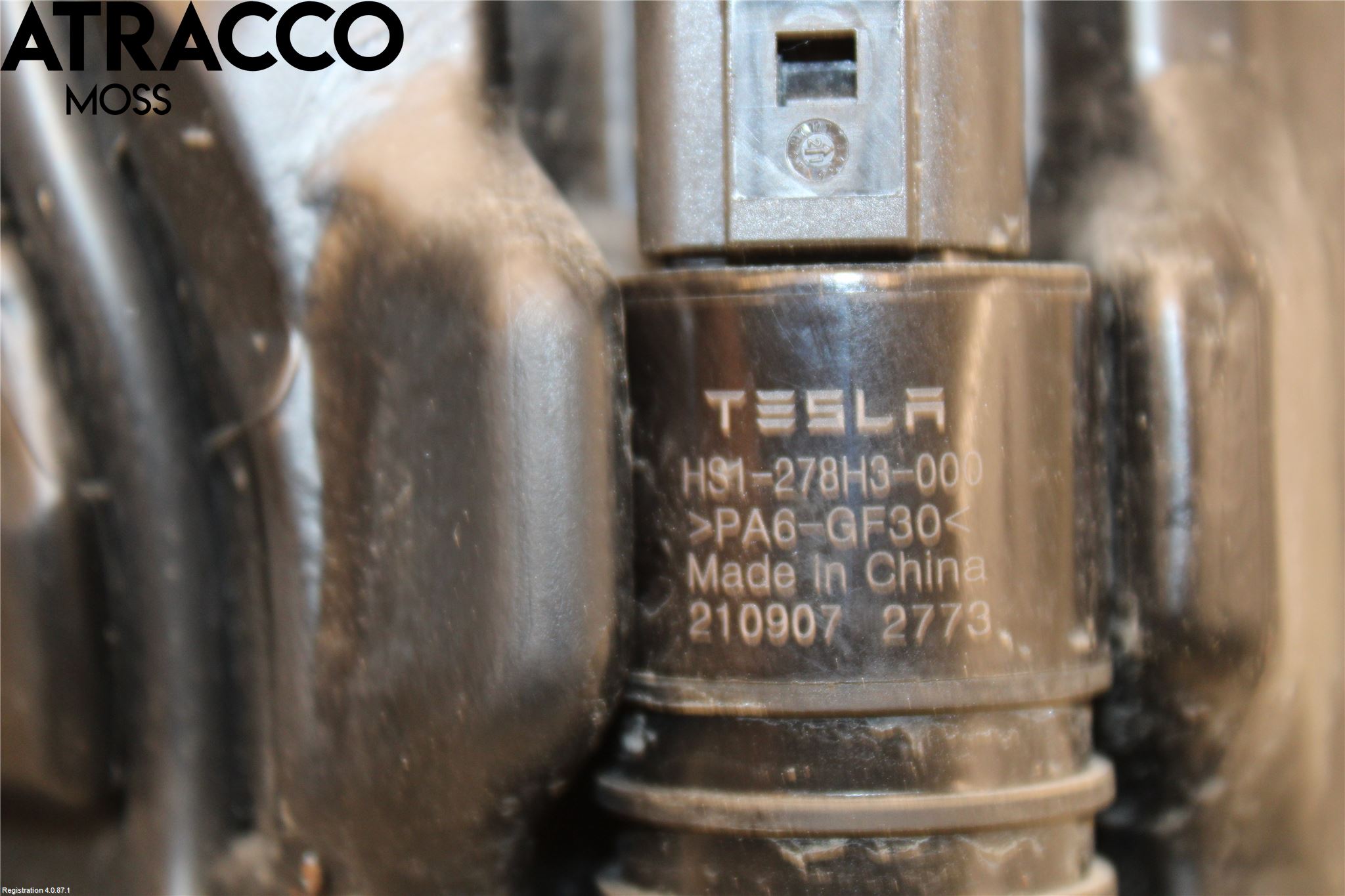 Tesla MODEL 3 17- Spylerbeholder Frontrute-Lykte