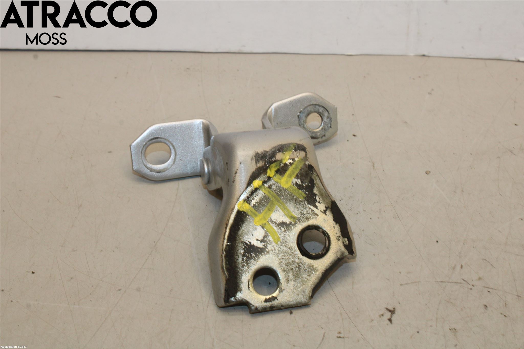 Suzuki SX4 S-CROSS 14-21 Dørhengsel