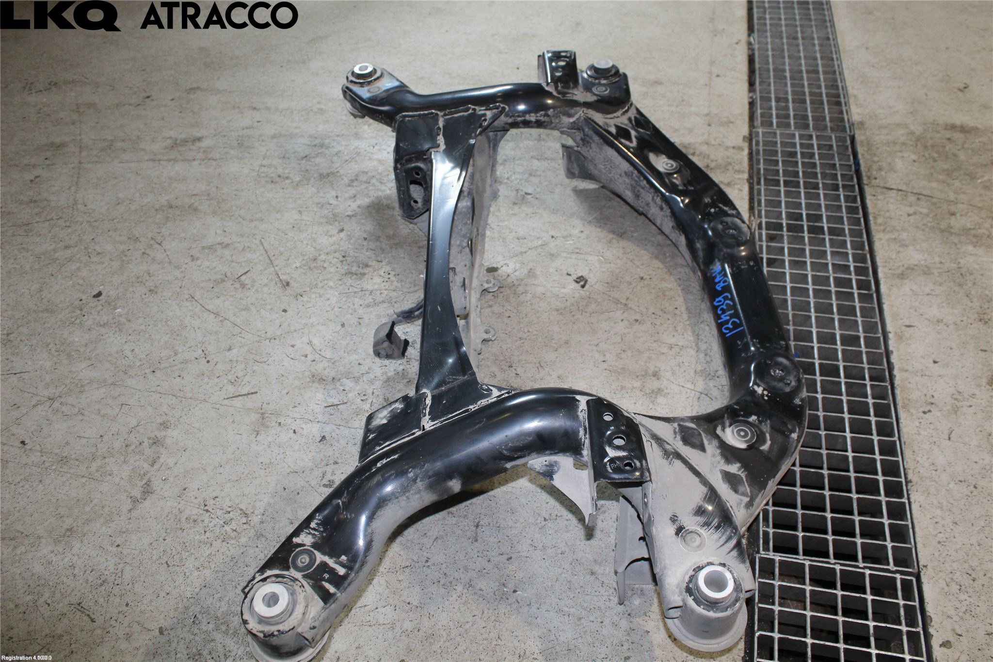 Toyota RAV4 19- Bakaksel Feste Travers-Ramme