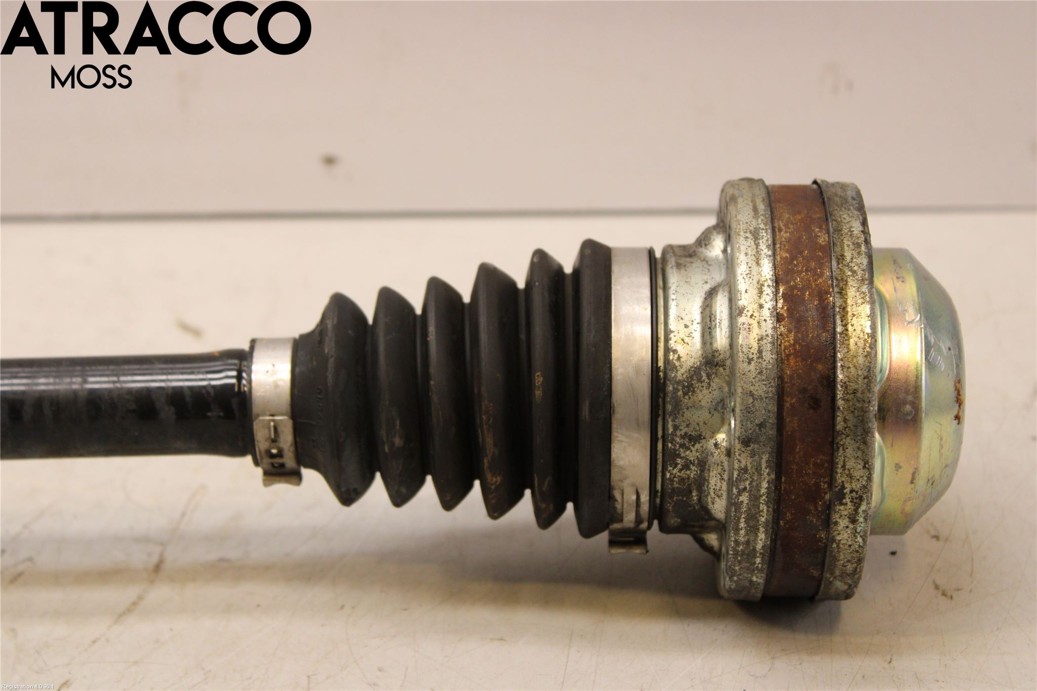 Volkswagen VW TOURAN 10-15 Drivaksel Foran Kompl Venstre