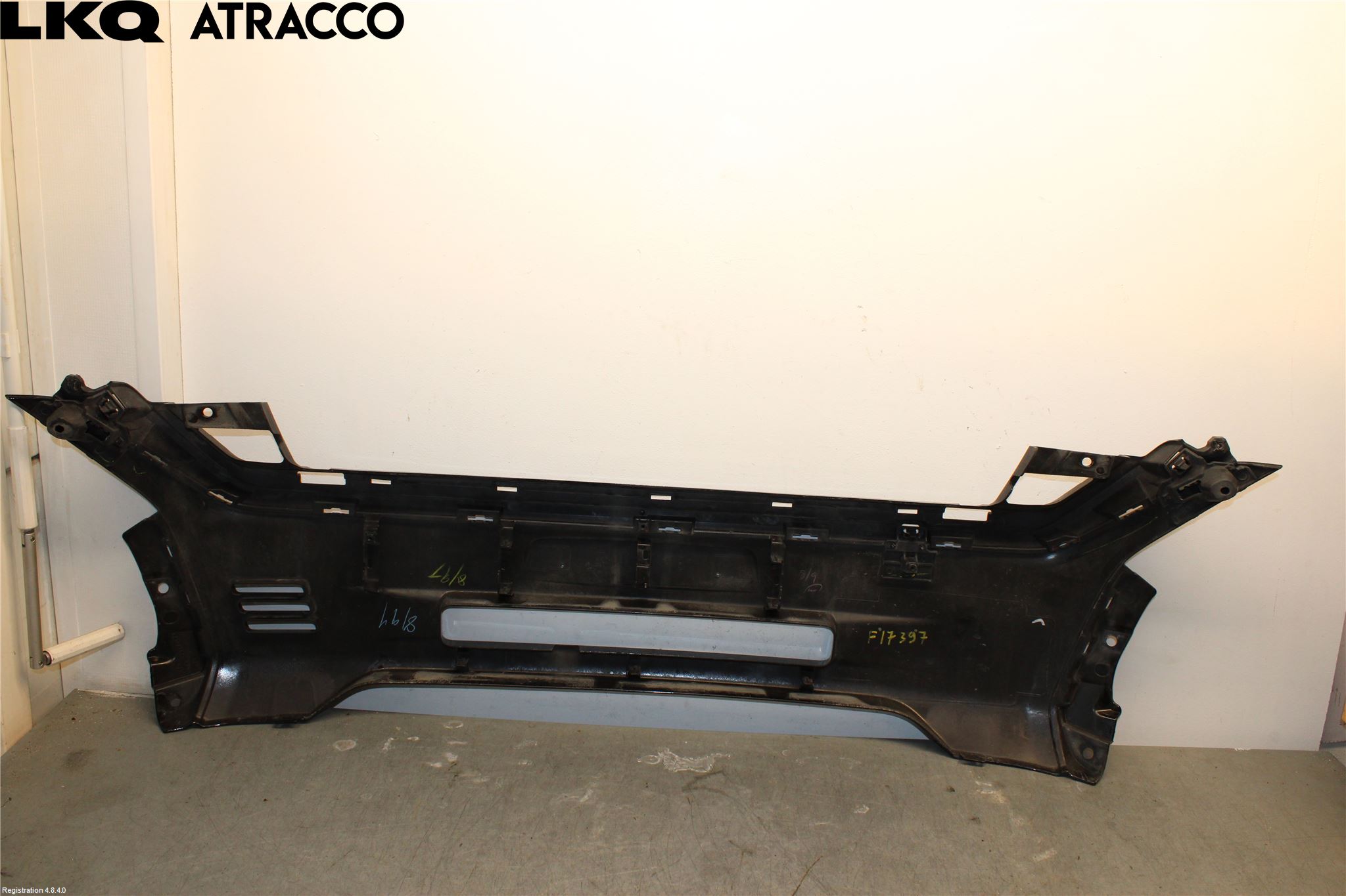 Mitsubishi OUTLANDER 13-21 Støtfanger Foran Plastdeksel