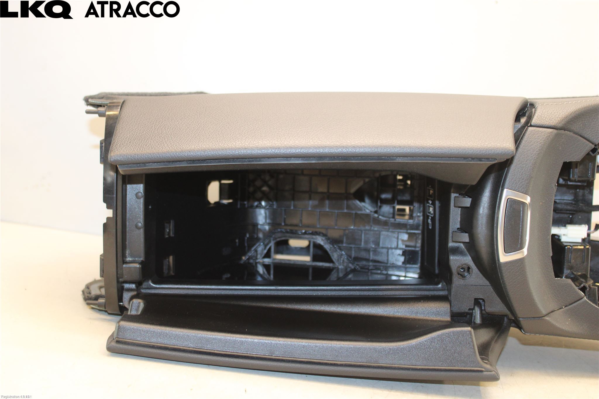 Mercedes-Benz MB E-KLASS (W213) 16-23 Instrumentkonsoll Midt